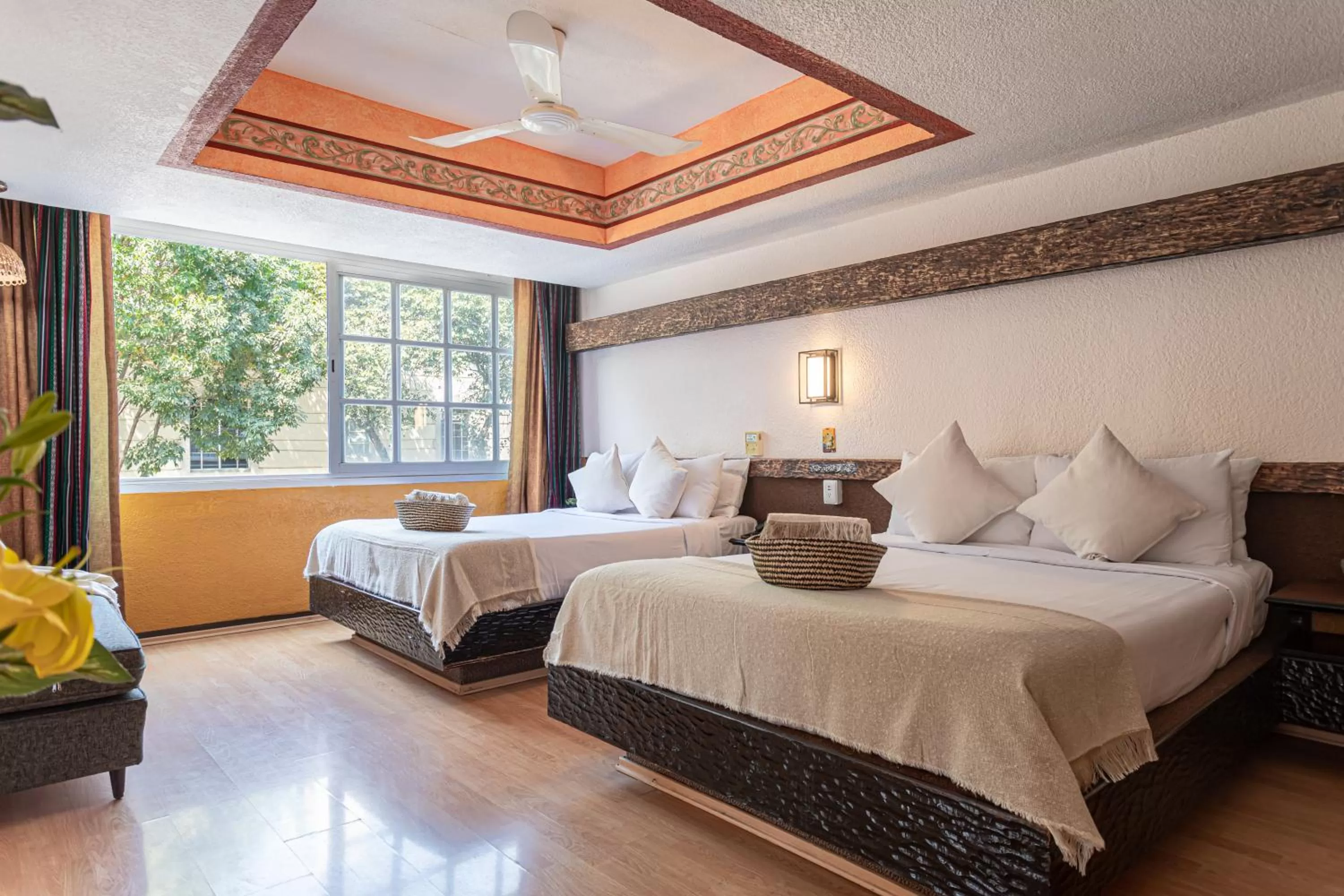 Photo of the whole room, Bed in Soy Local CDMX