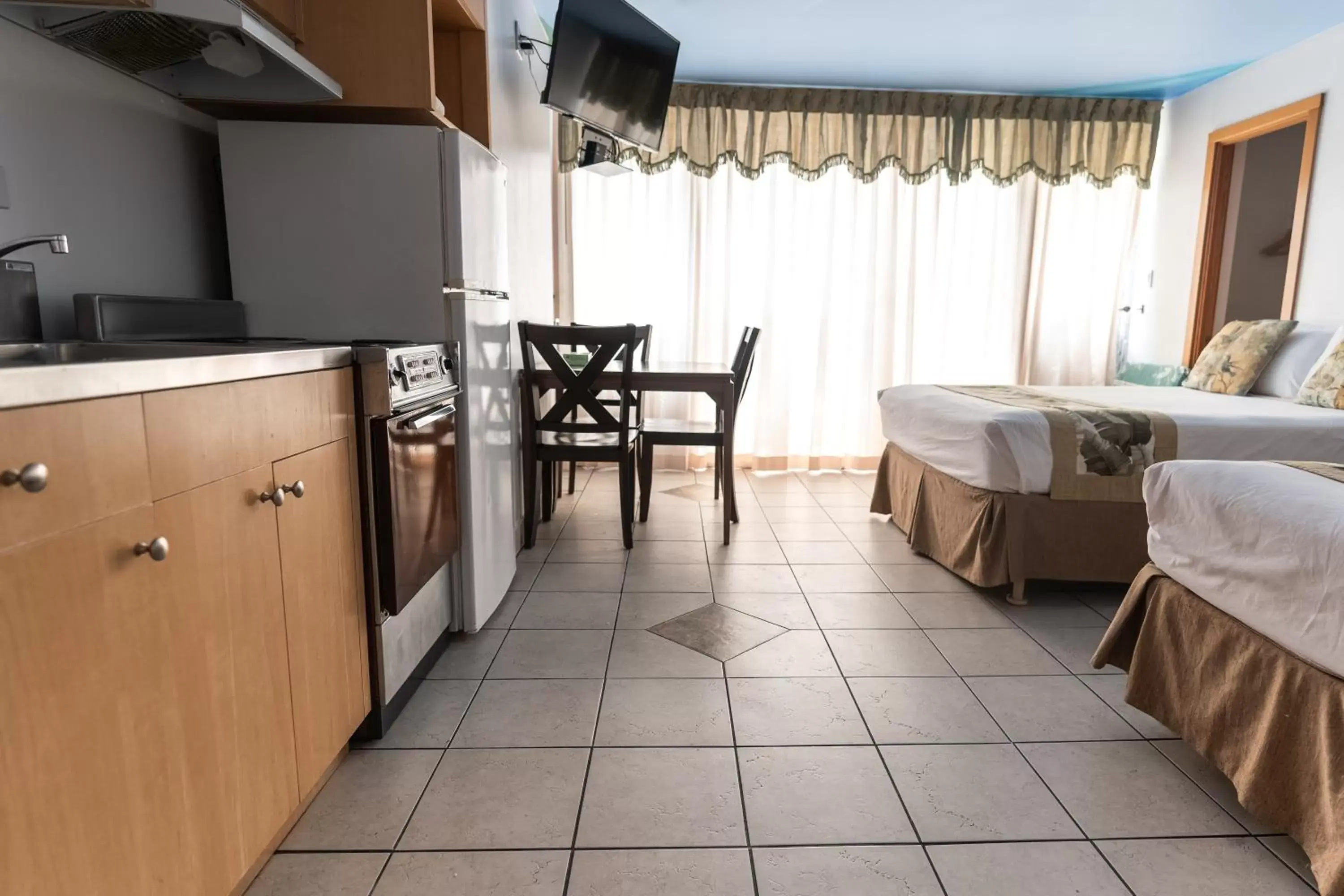 Kitchen or kitchenette, Kitchen/Kitchenette in Holiday Surf Hotel (with full kitchen)