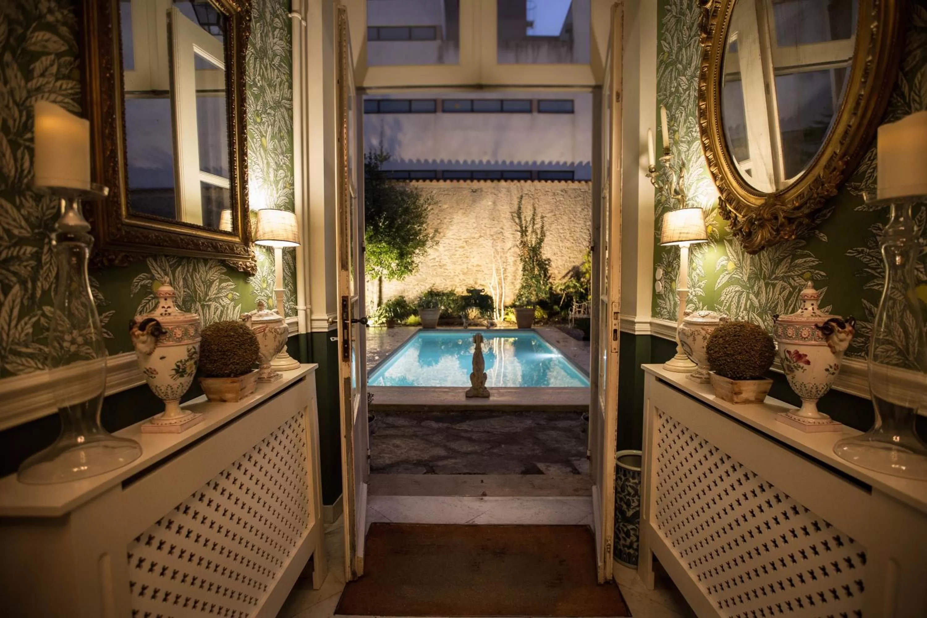 Facade/entrance, Pool View in Carcassonne Bed and Breakfast du Palais
