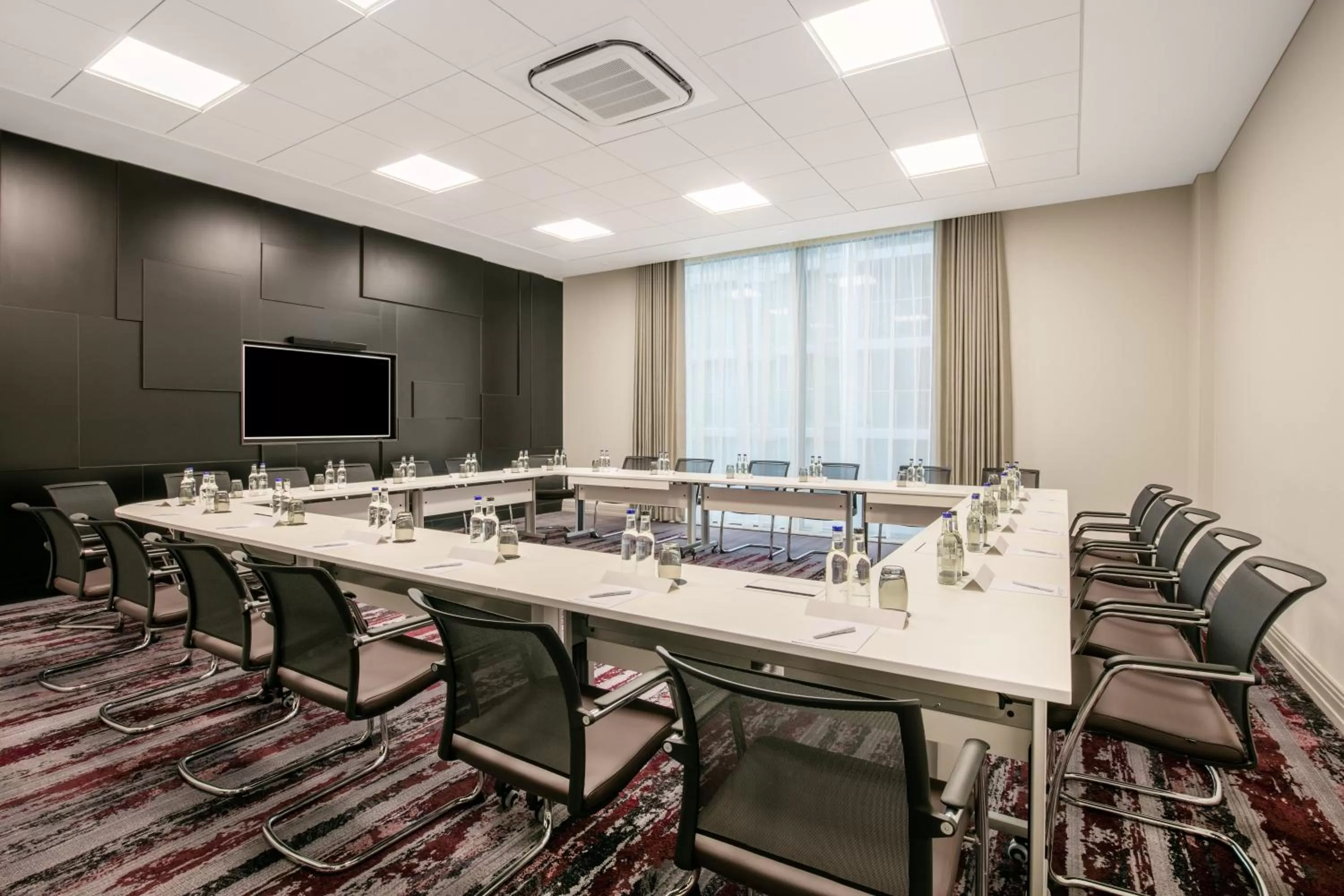 Meeting/conference room in Crowne Plaza London - Docklands by IHG