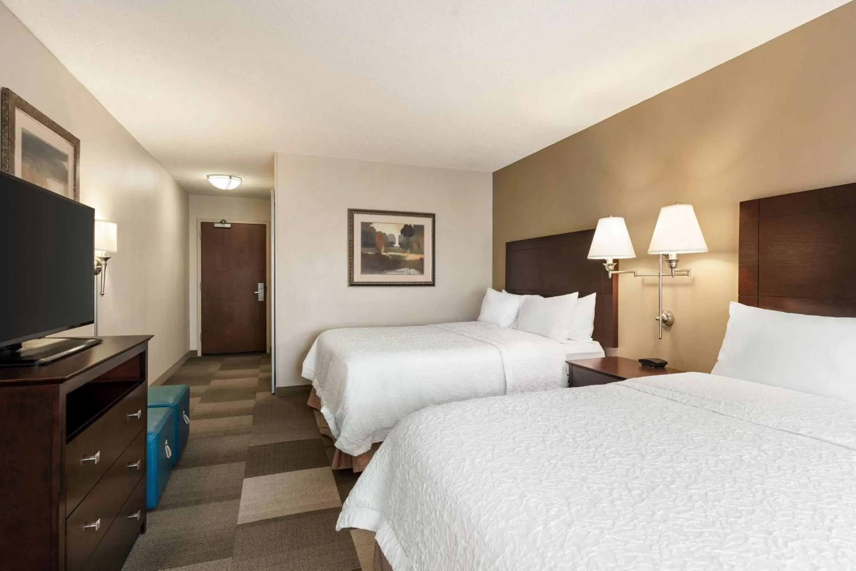 Bed in Hampton Inn & Suites Atlanta Airport West Camp Creek Pkwy