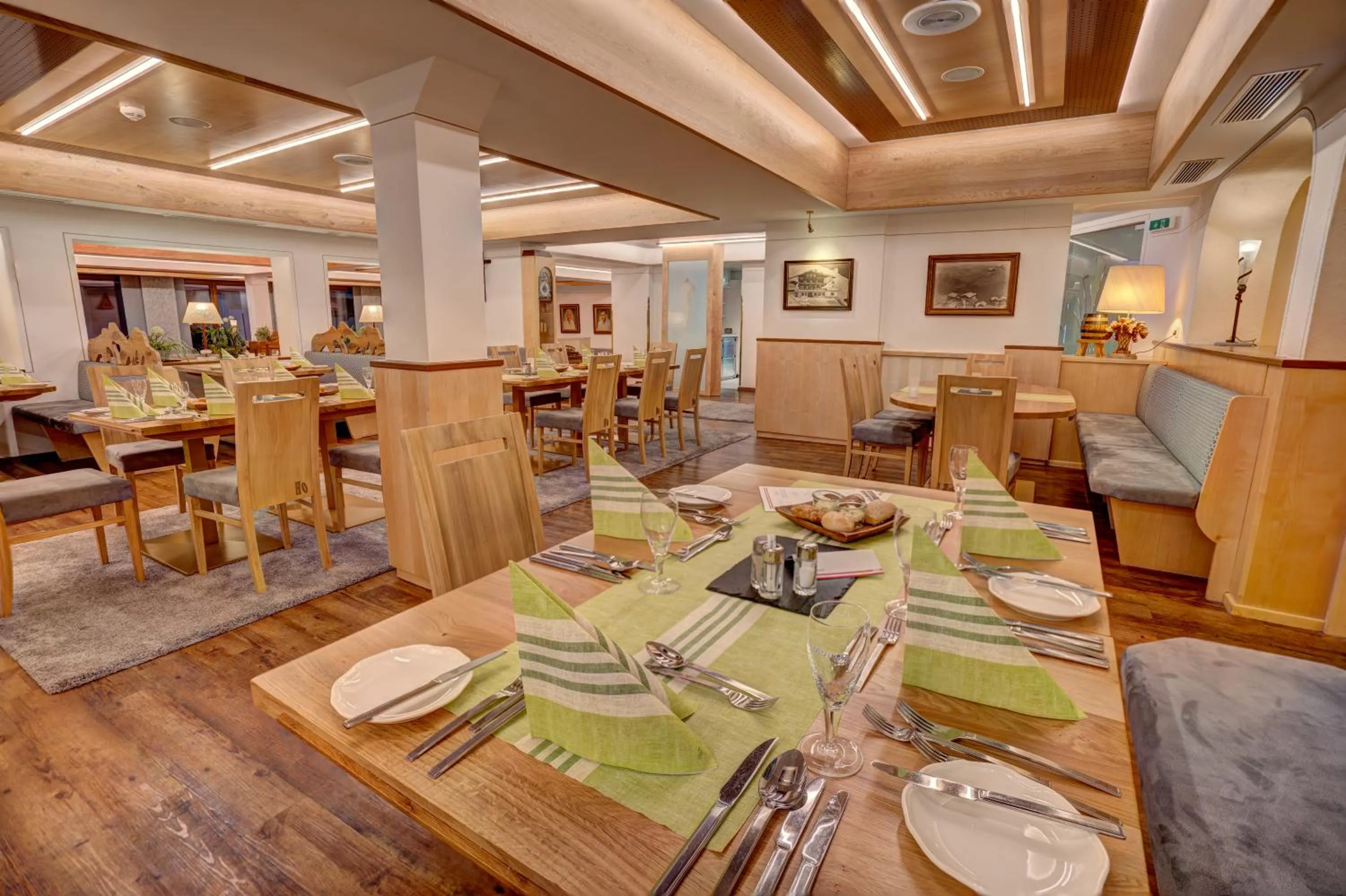 Restaurant/places to eat in Alpenbad Hotel Hohenhaus