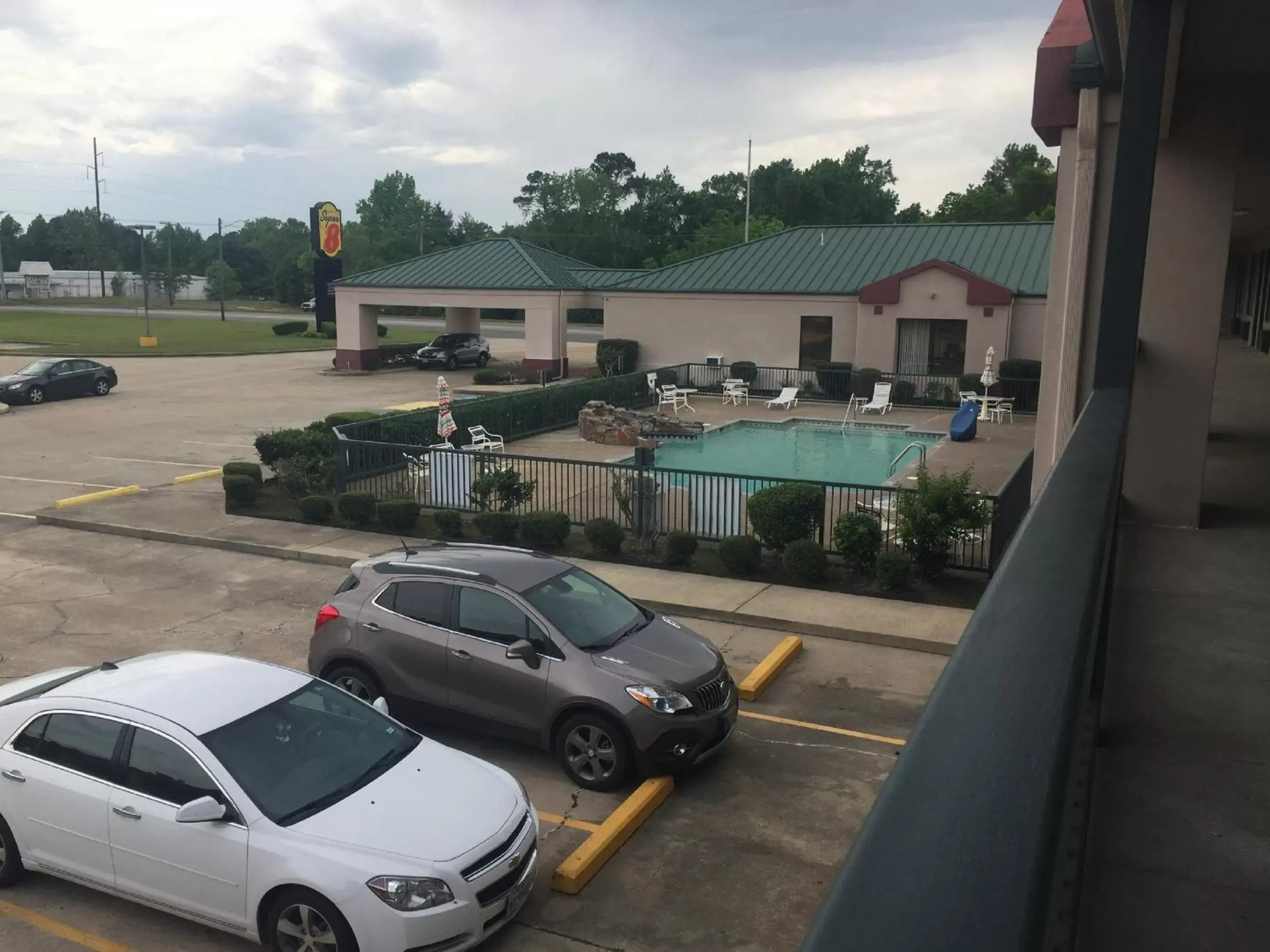 Facade/entrance, Pool View in Super 8 by Wyndham Jasper TX