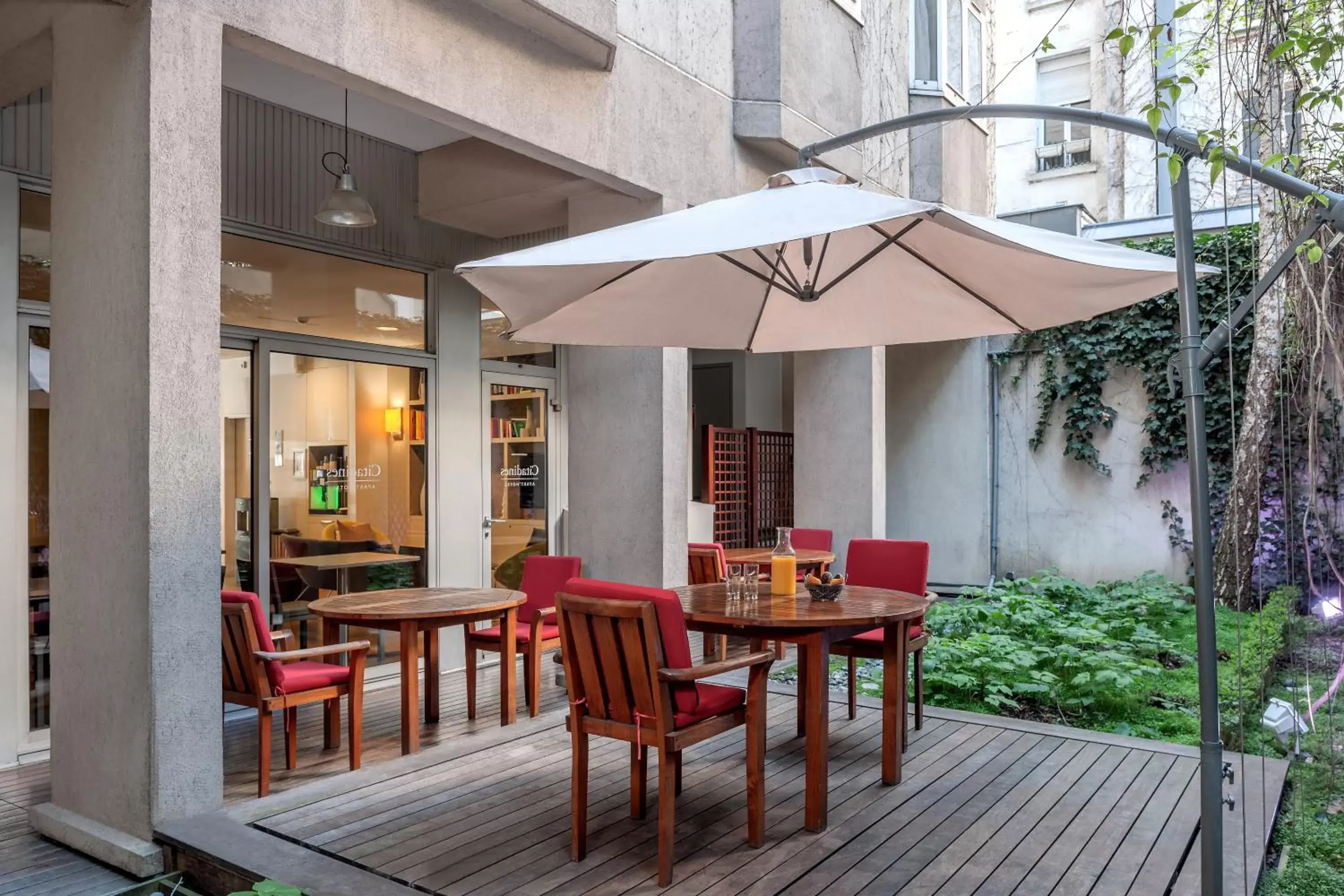 Property building, Restaurant/Places to Eat in Citadines Montparnasse Paris