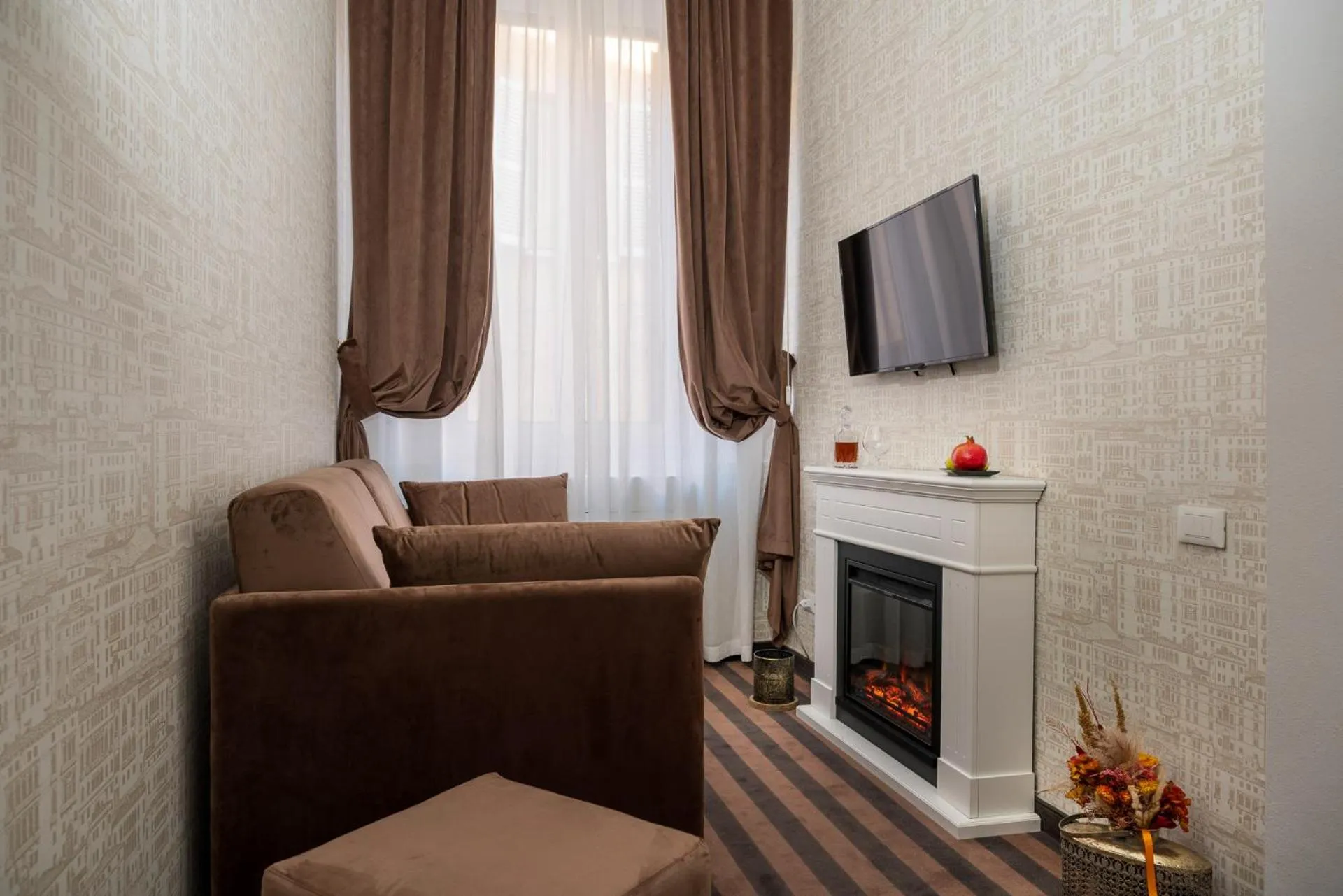 Seating area in Albergo Rossini 1936 - Small & Charming