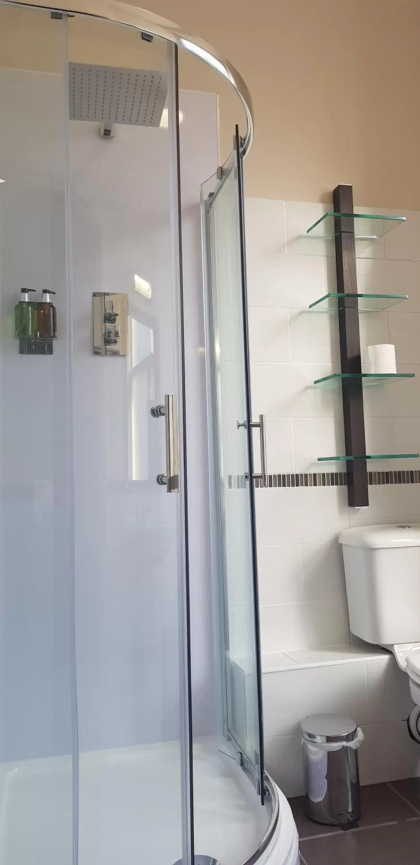 Shower, Bathroom in Aberdeen House Hotel