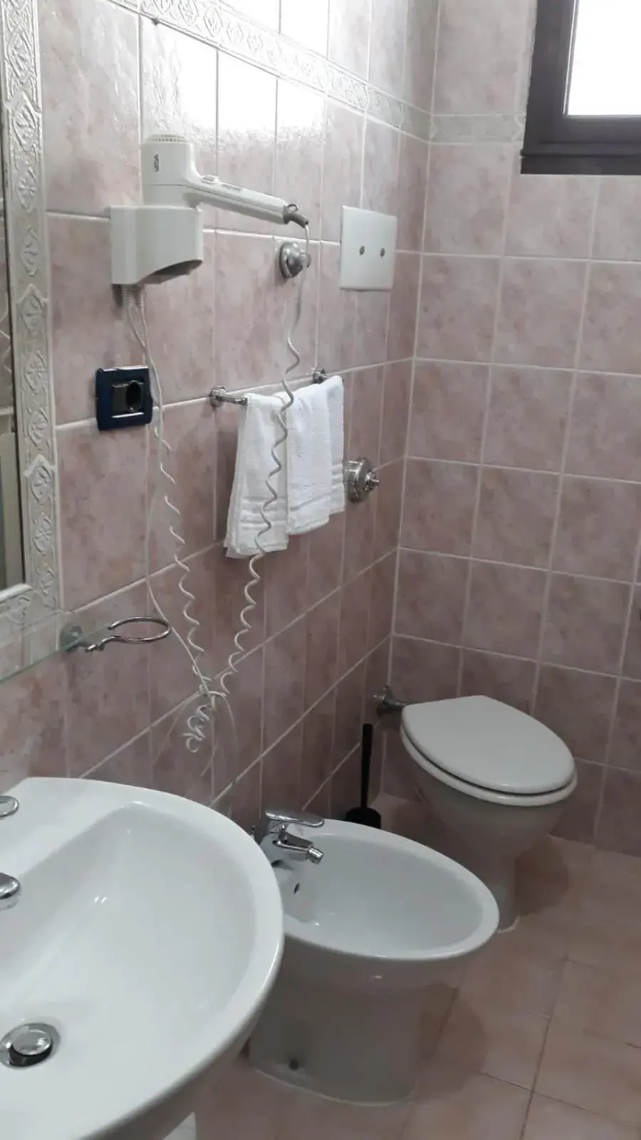 Shower, Bathroom in Hotel San Giuliano