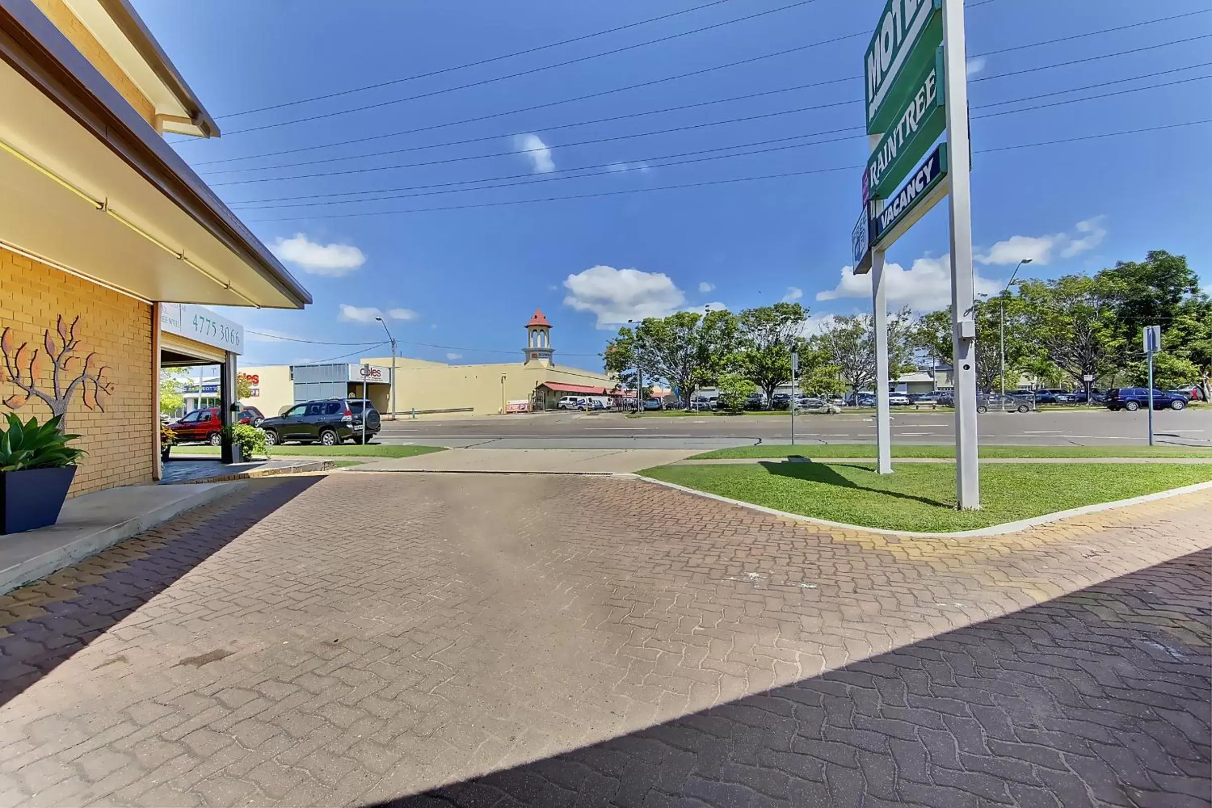 Facade/Entrance in Raintree Motel