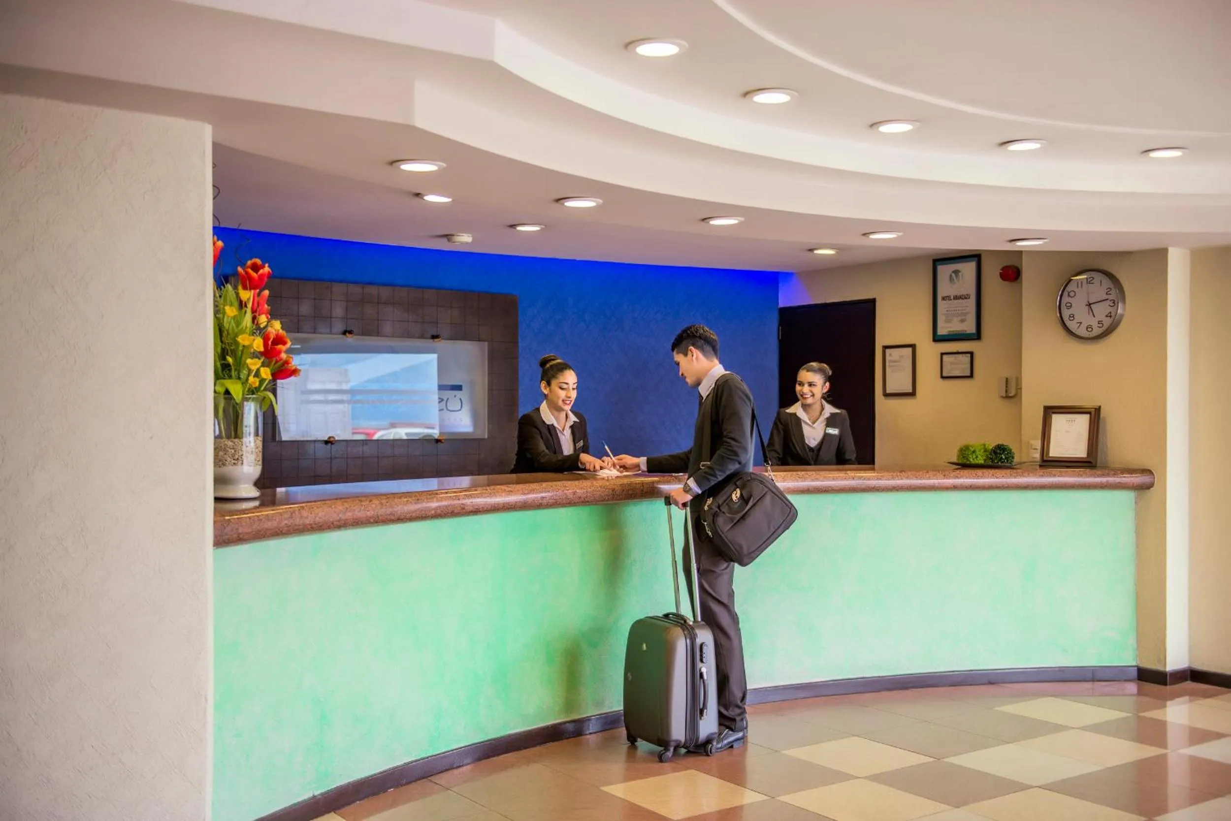 Staff in Aranzazu Plaza Kristal Aguascalientes