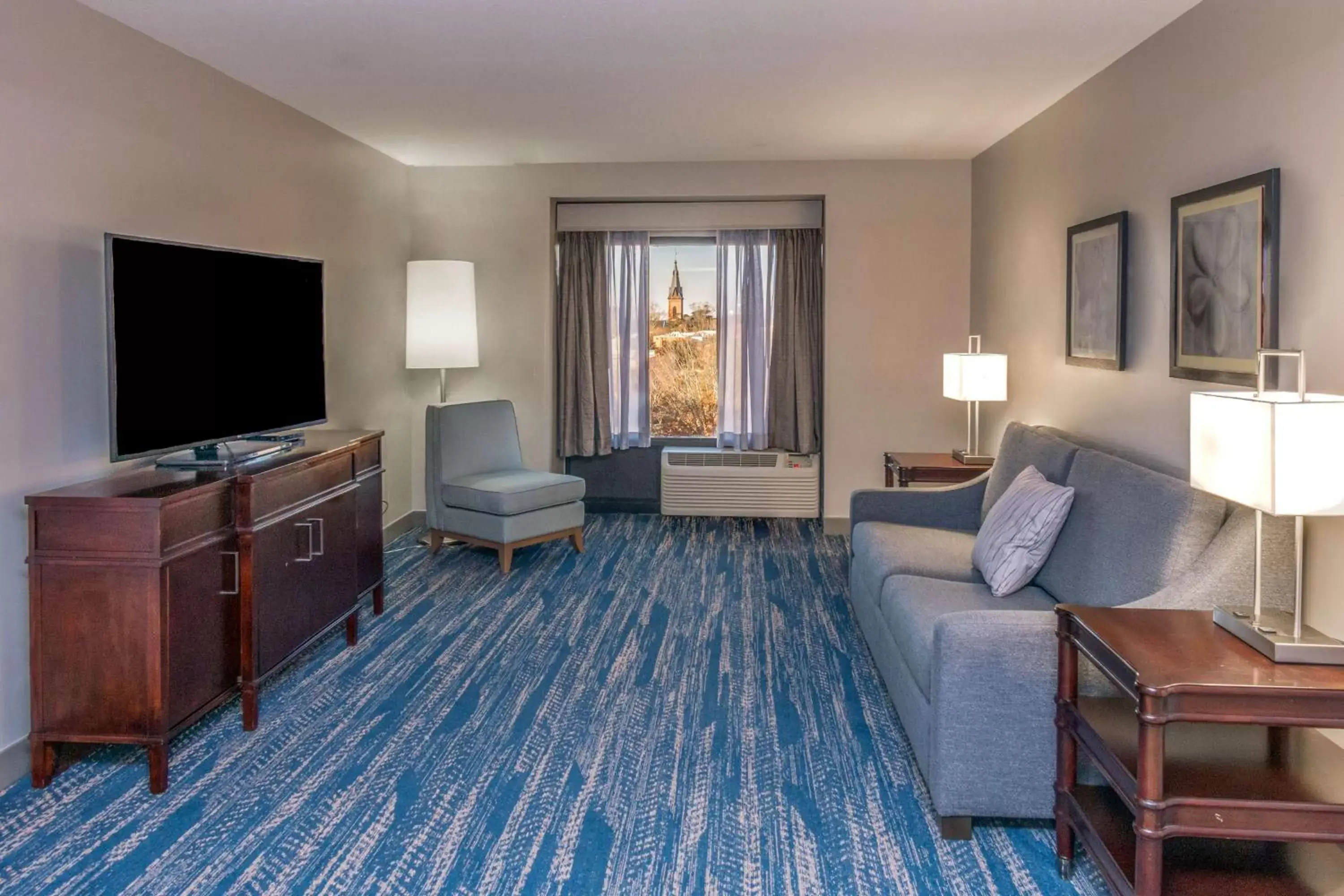 Bedroom, Seating Area in DoubleTree by Hilton New Bern - Riverfront