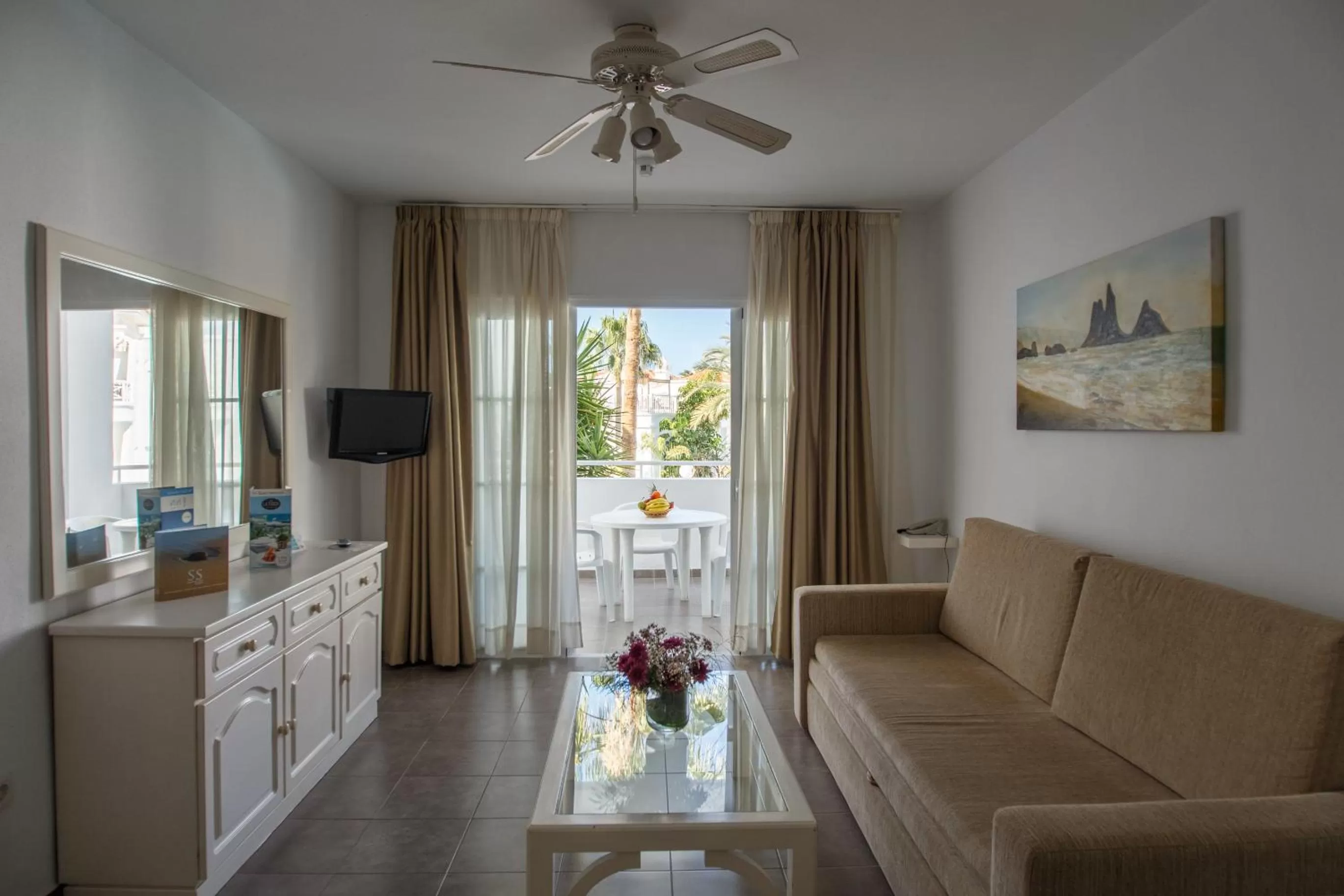 Living room in Lagos de Fañabé Beach Resort