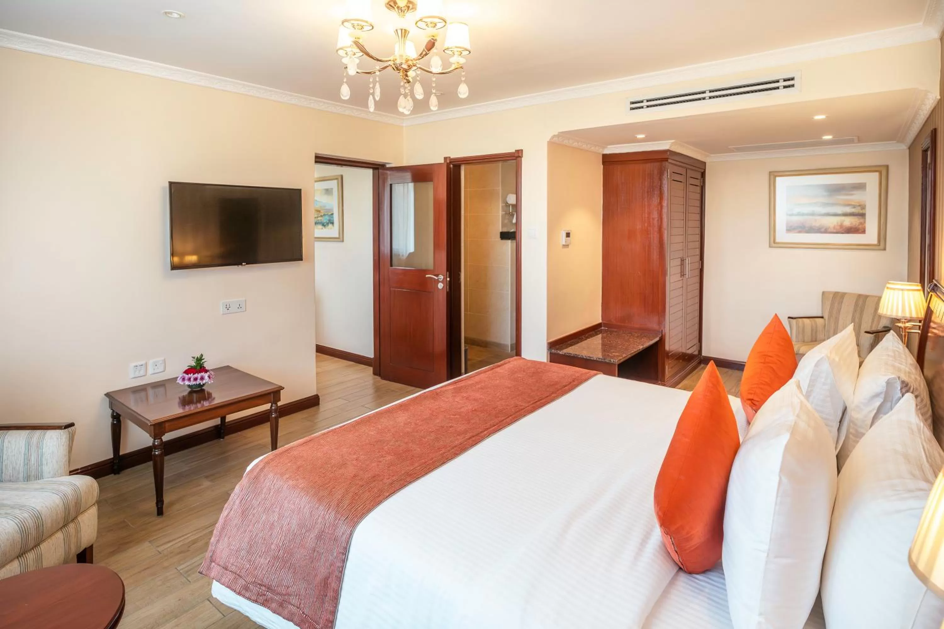 Photo of the whole room, Bed in Sarova Woodlands Hotel and Spa