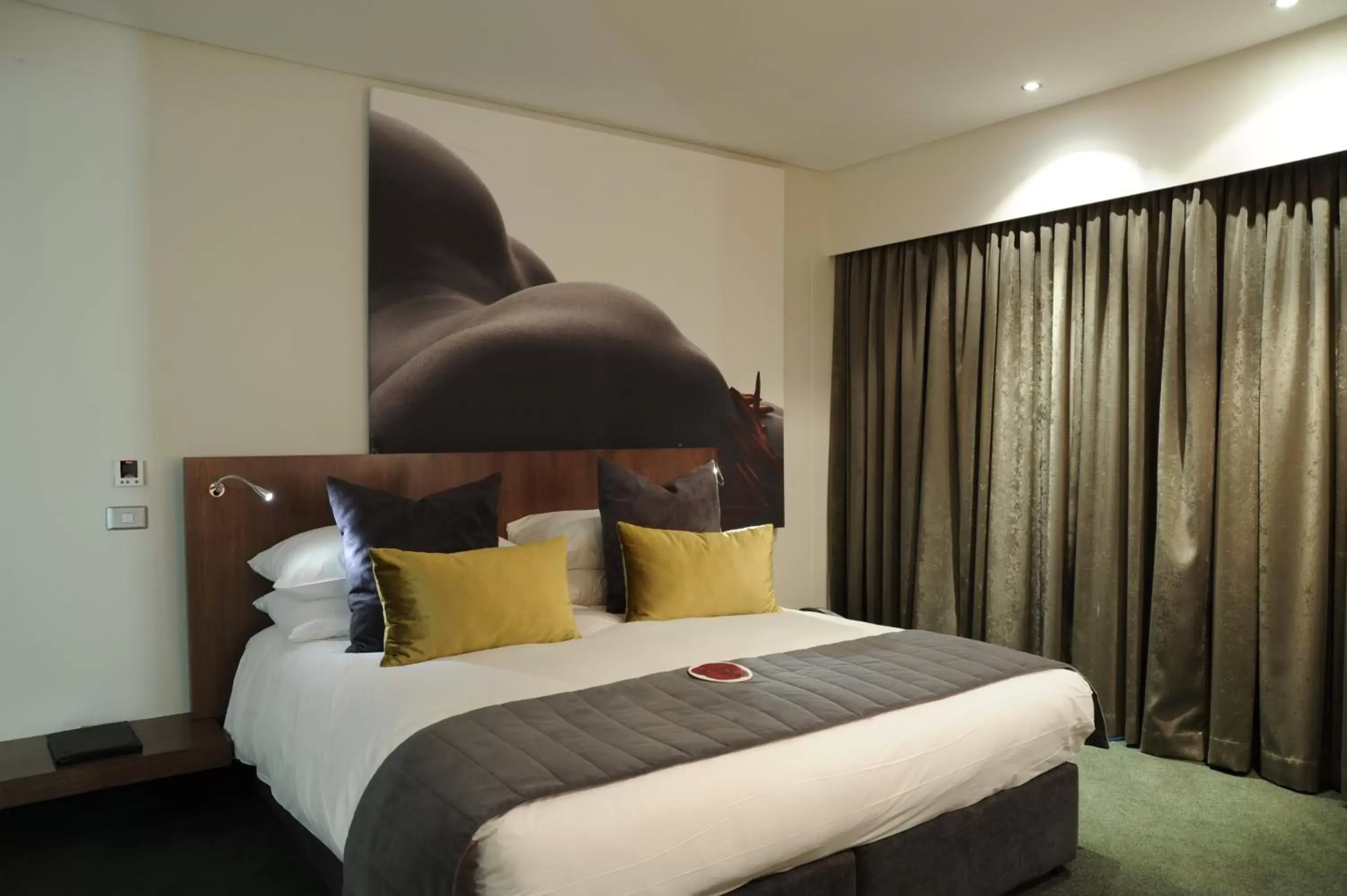 Bed in Southern Sun Rosebank