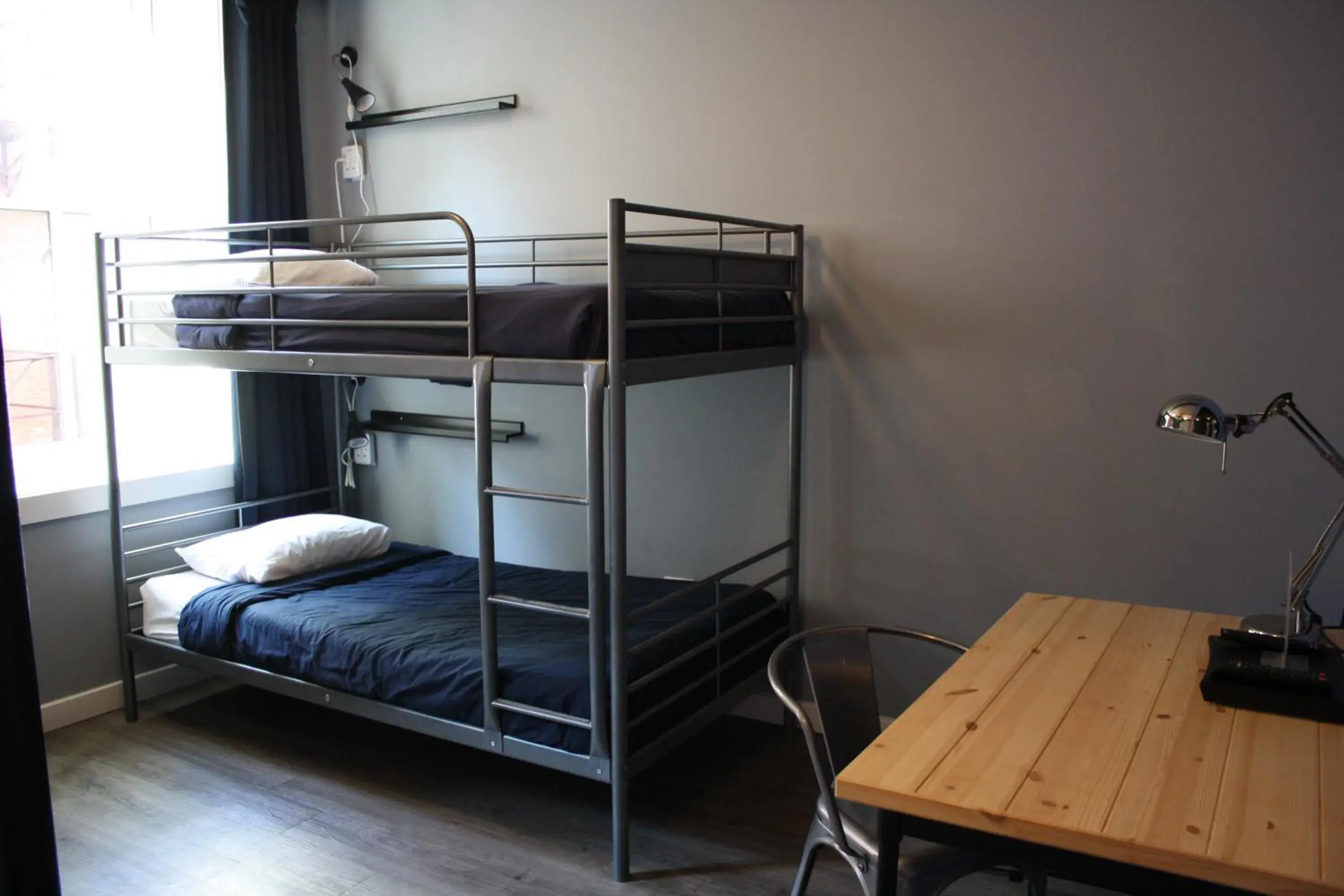 Photo of the whole room, Bunk Bed in Apple Hostels of Philadelphia