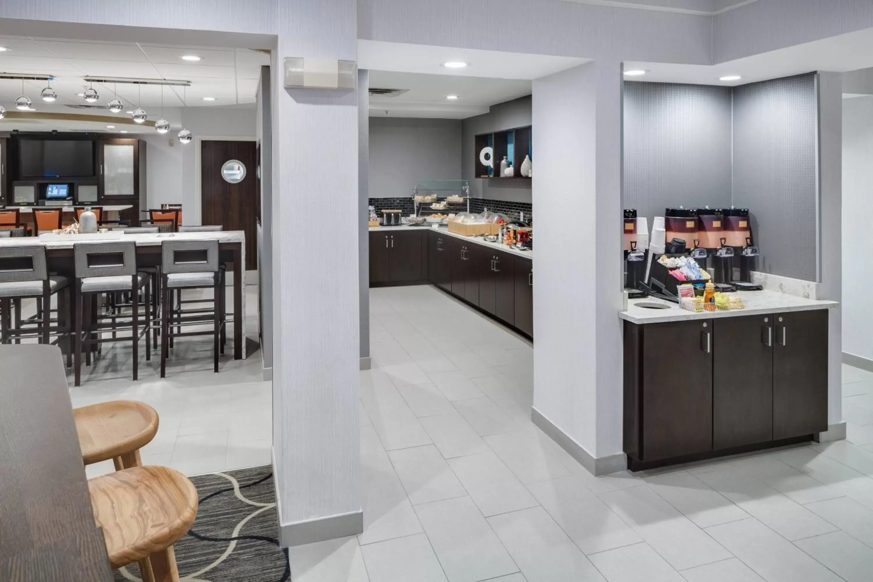 Breakfast, Restaurant/Places to Eat in SpringHill Suites Milford