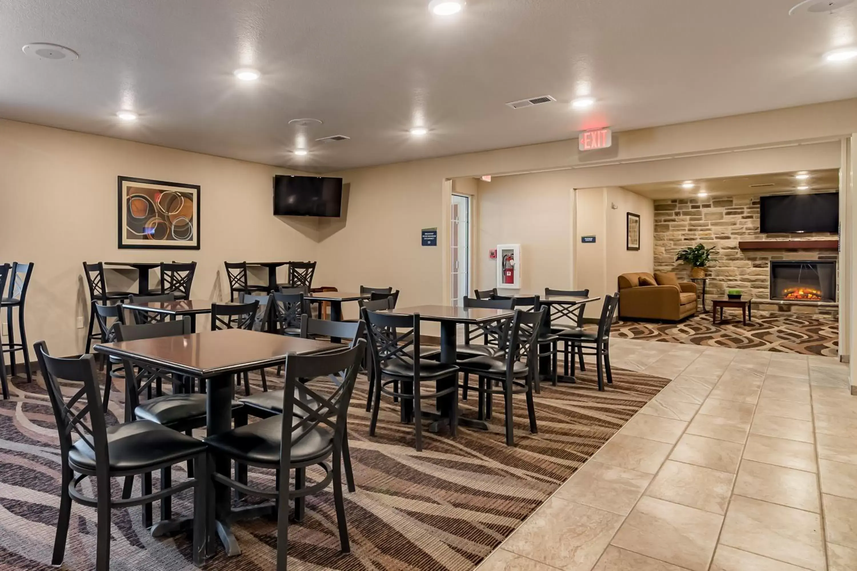 Lobby or reception, Restaurant/Places to Eat in Cobblestone Inn & Suites - Lamoni