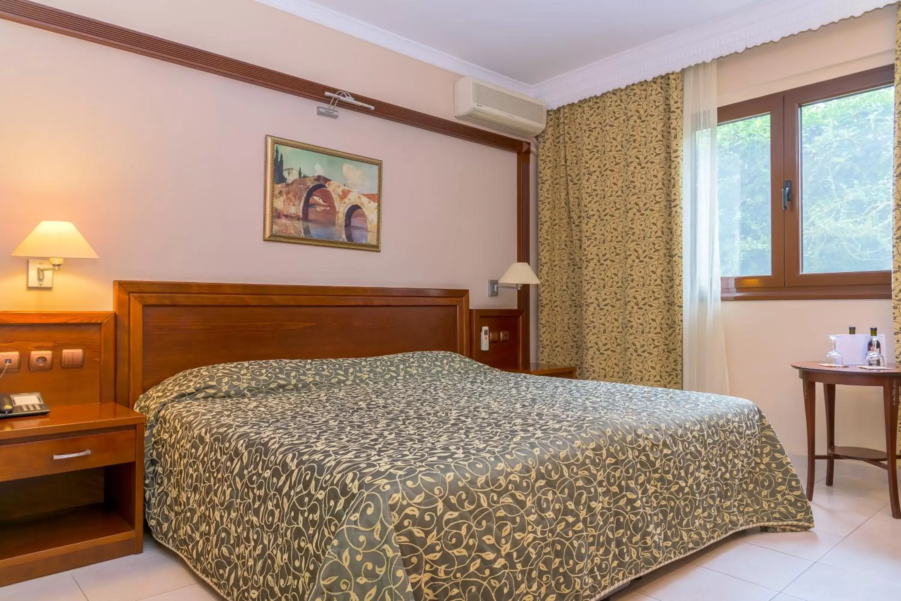 Bed in Avalon Airport Hotel Thessaloniki