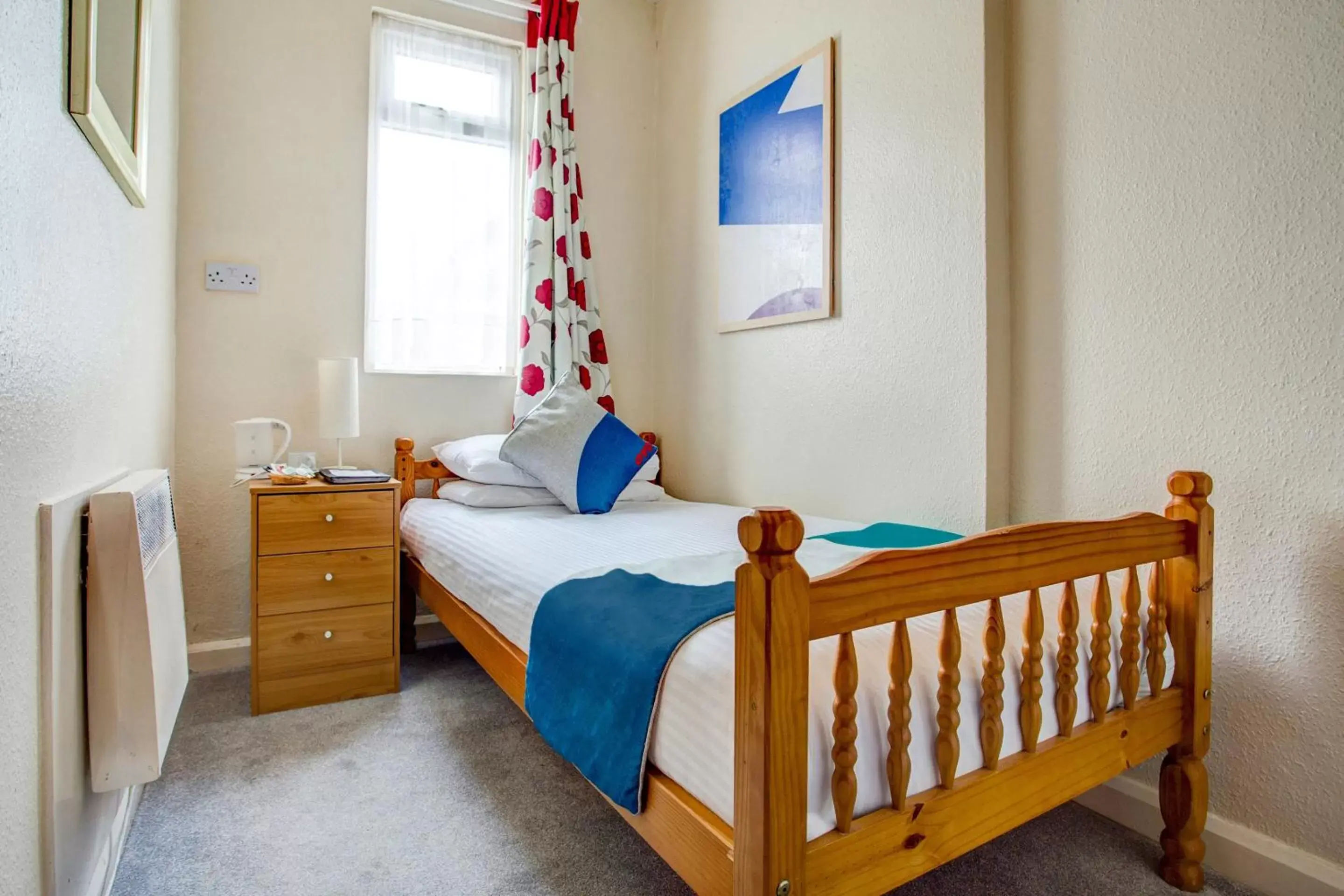 Bedroom, Room Photo in OYO Godolphin Arms Hotel