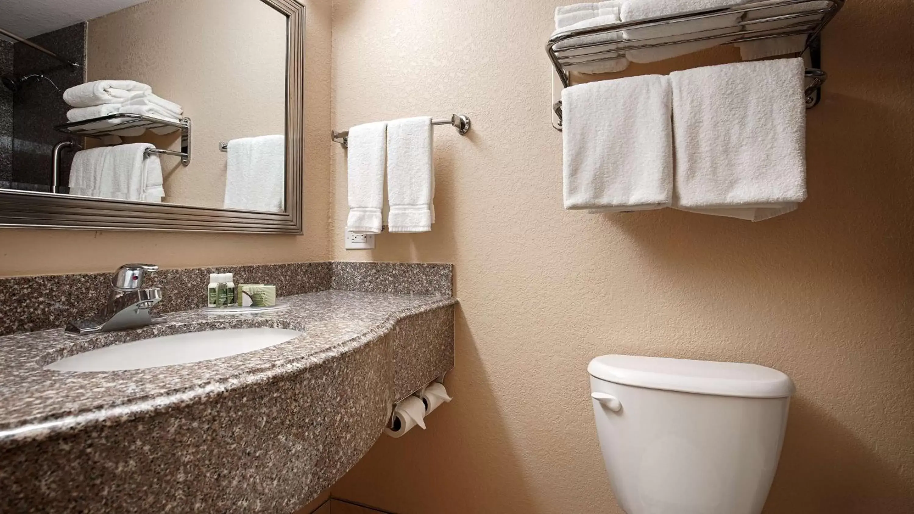 Photo of the whole room, Bathroom in Best Western Plus Parkway Hotel