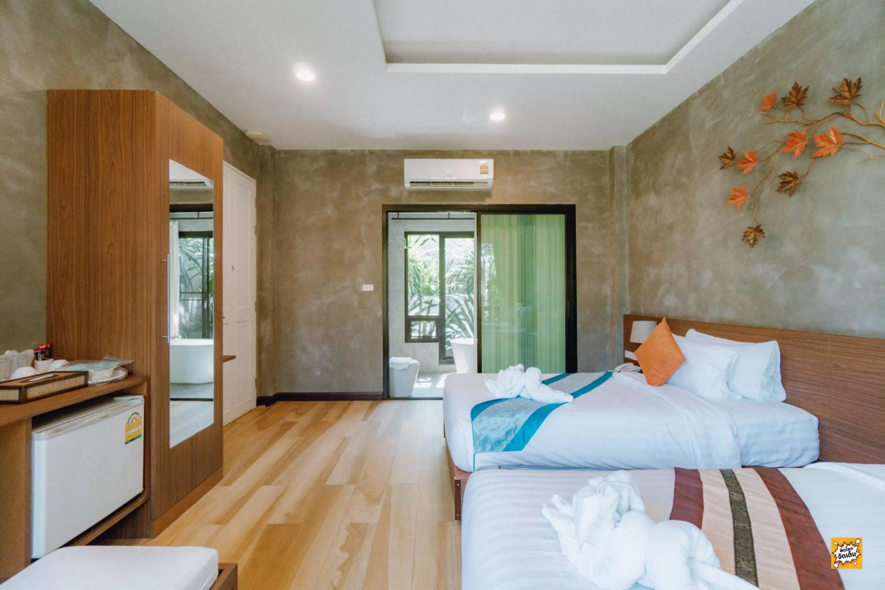 Photo of the whole room, Bed in Blue River Resort