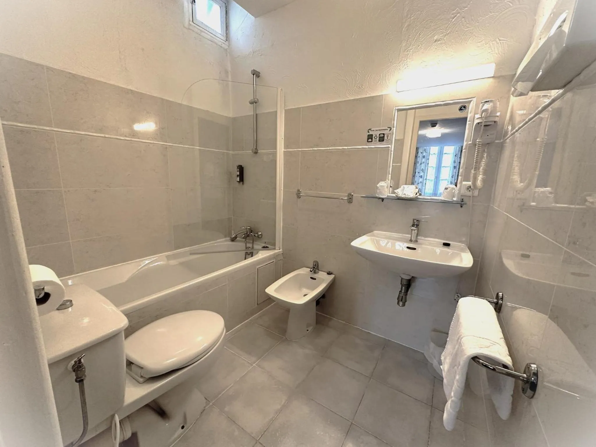 Shower in Logis Le Relais Imperial