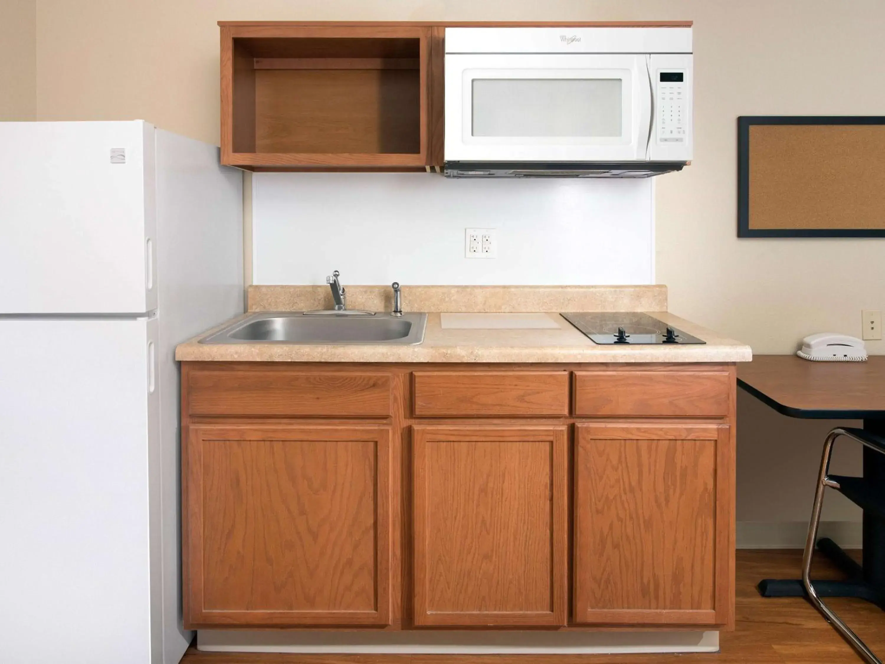 Bedroom, Kitchen/Kitchenette in Extended Stay America Select Suites - Indianapolis - Plainfield