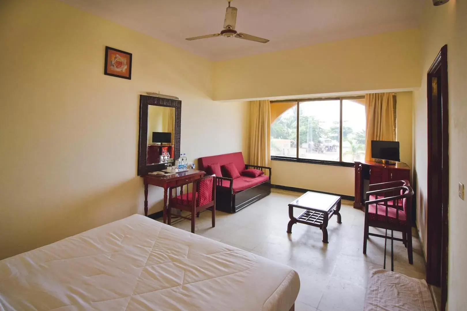 Bed in Paradise Isle Beach Resort Bed in Paradise Isle Beach Resort