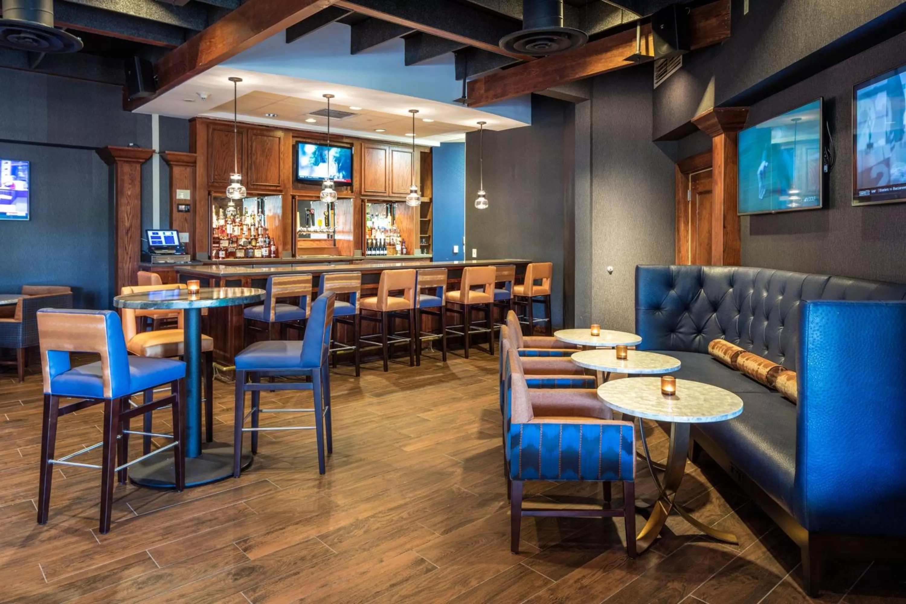 Lounge or bar in Auburn Marriott Opelika Resort & Spa at Grand National