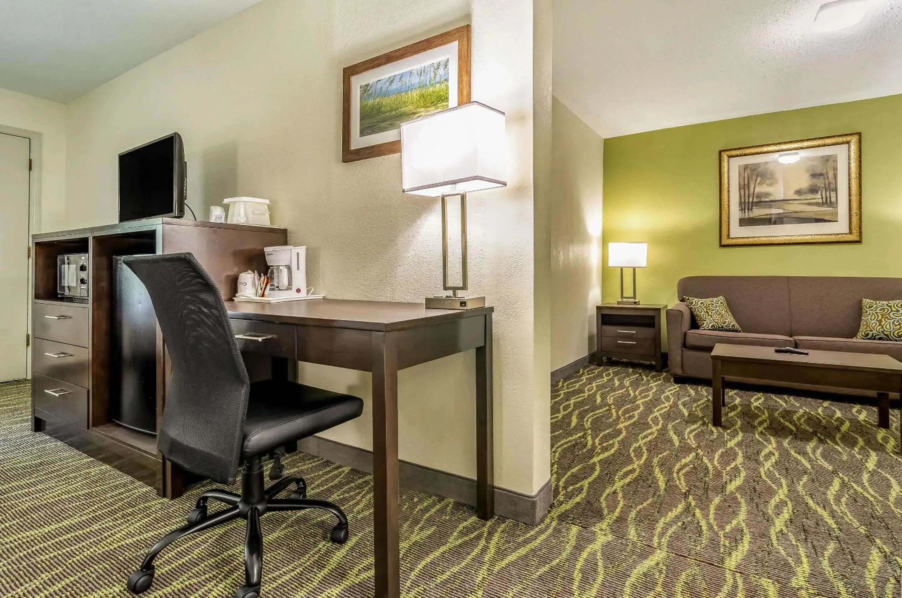 Photo of the whole room, TV/Entertainment Center in Quality Inn & Suites Creedmor - Butner