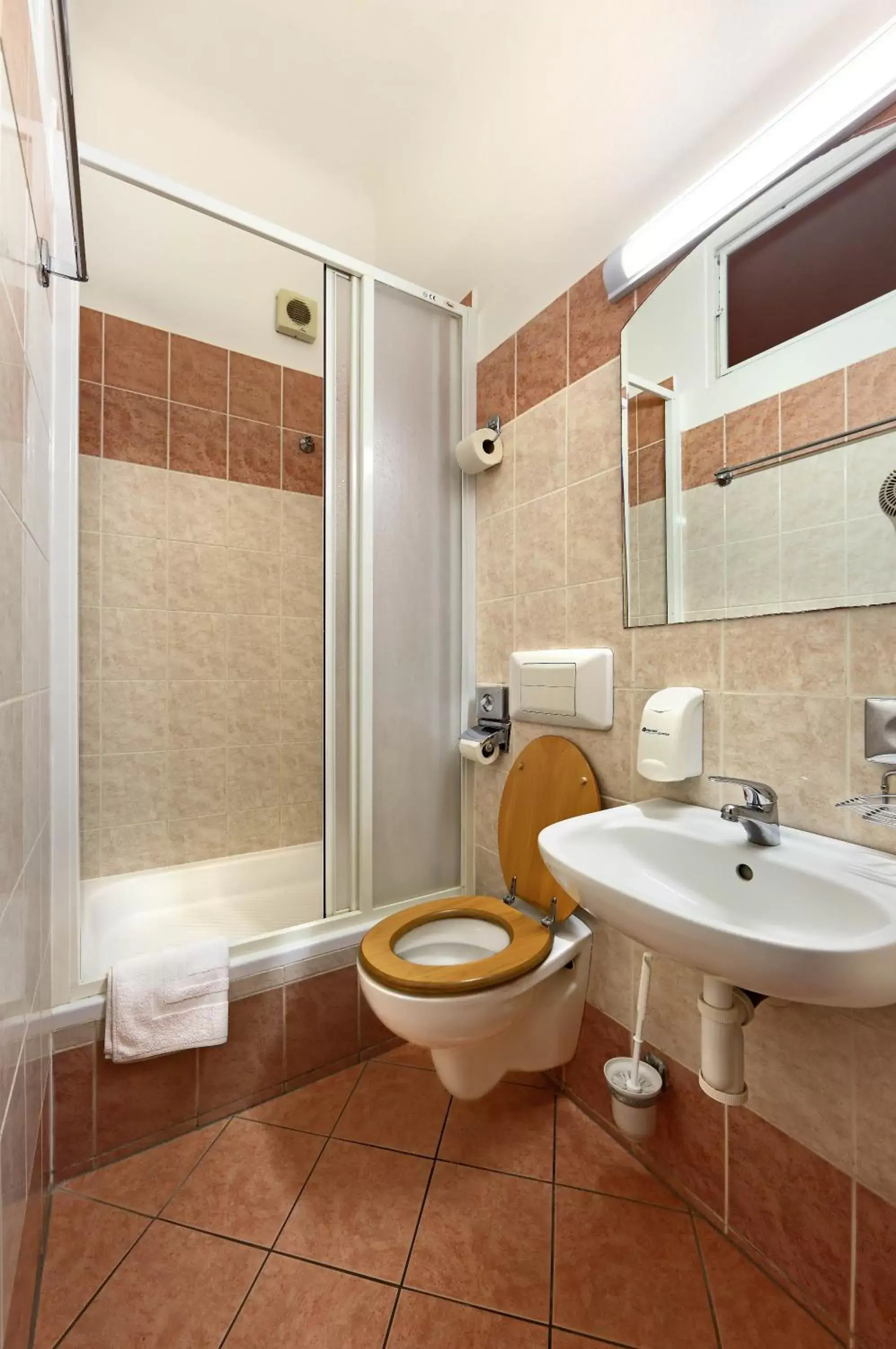 Bathroom in Hotel Golden City Garni