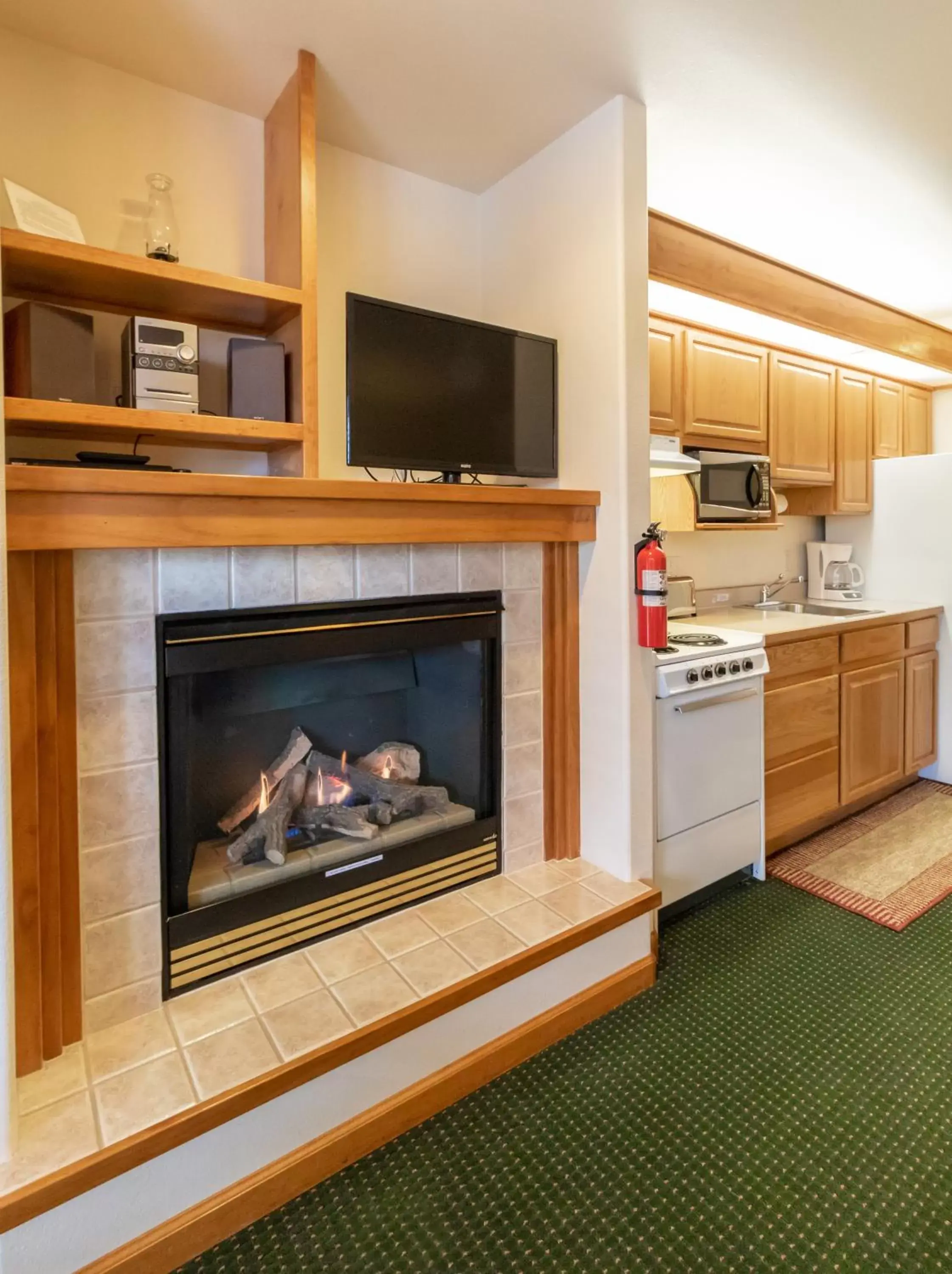 Kitchen/Kitchenette in Wildwood Inn