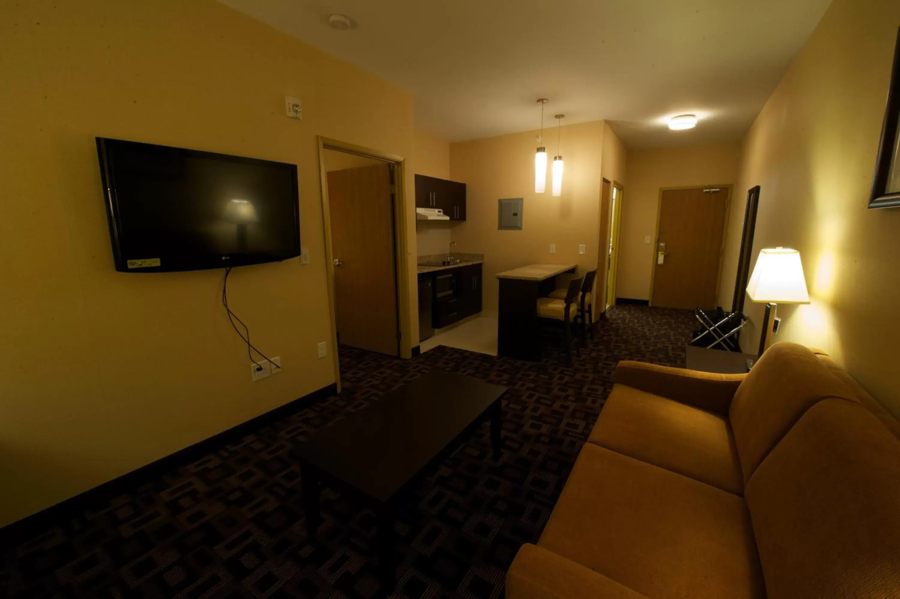 Seating area, TV/Entertainment Center in Days Inn & Suites by Wyndham Winnipeg Airport Manitoba