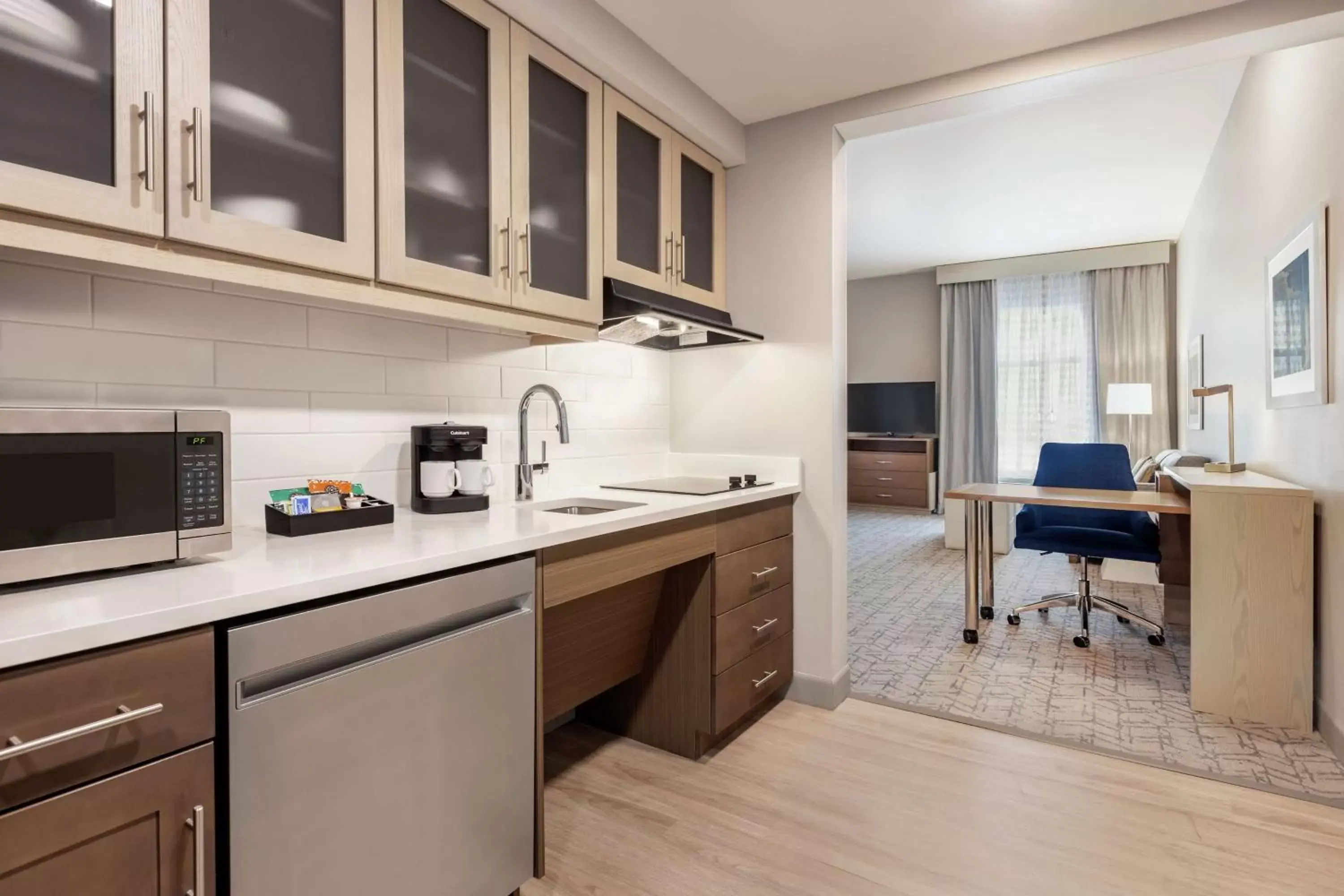Bedroom, Kitchen/Kitchenette in Homewood Suites By Hilton Mcdonough