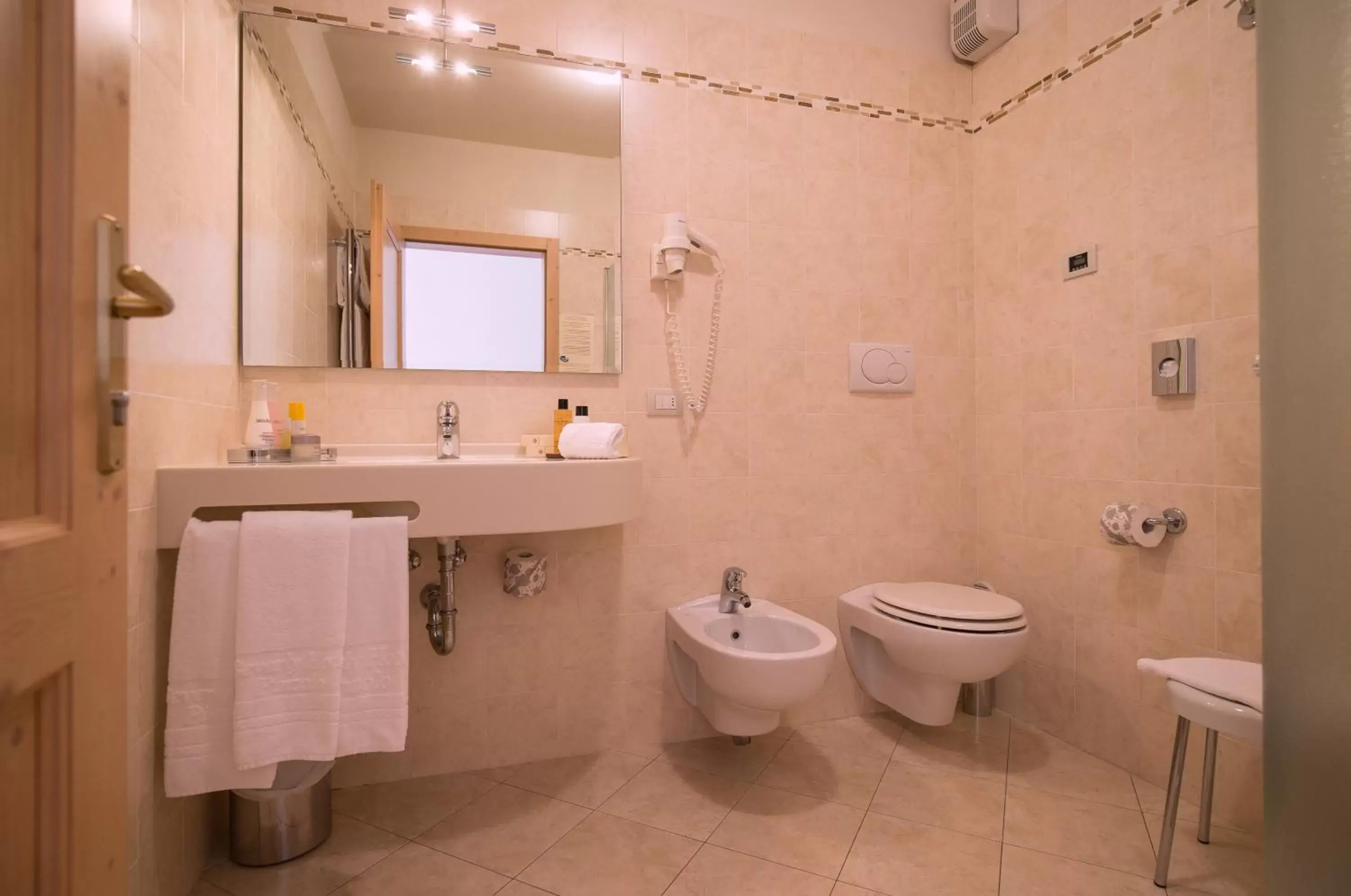 Standard Twin Room in Beverly Alps Hotel & Spa Standard Twin Room in Beverly Alps Hotel & Spa