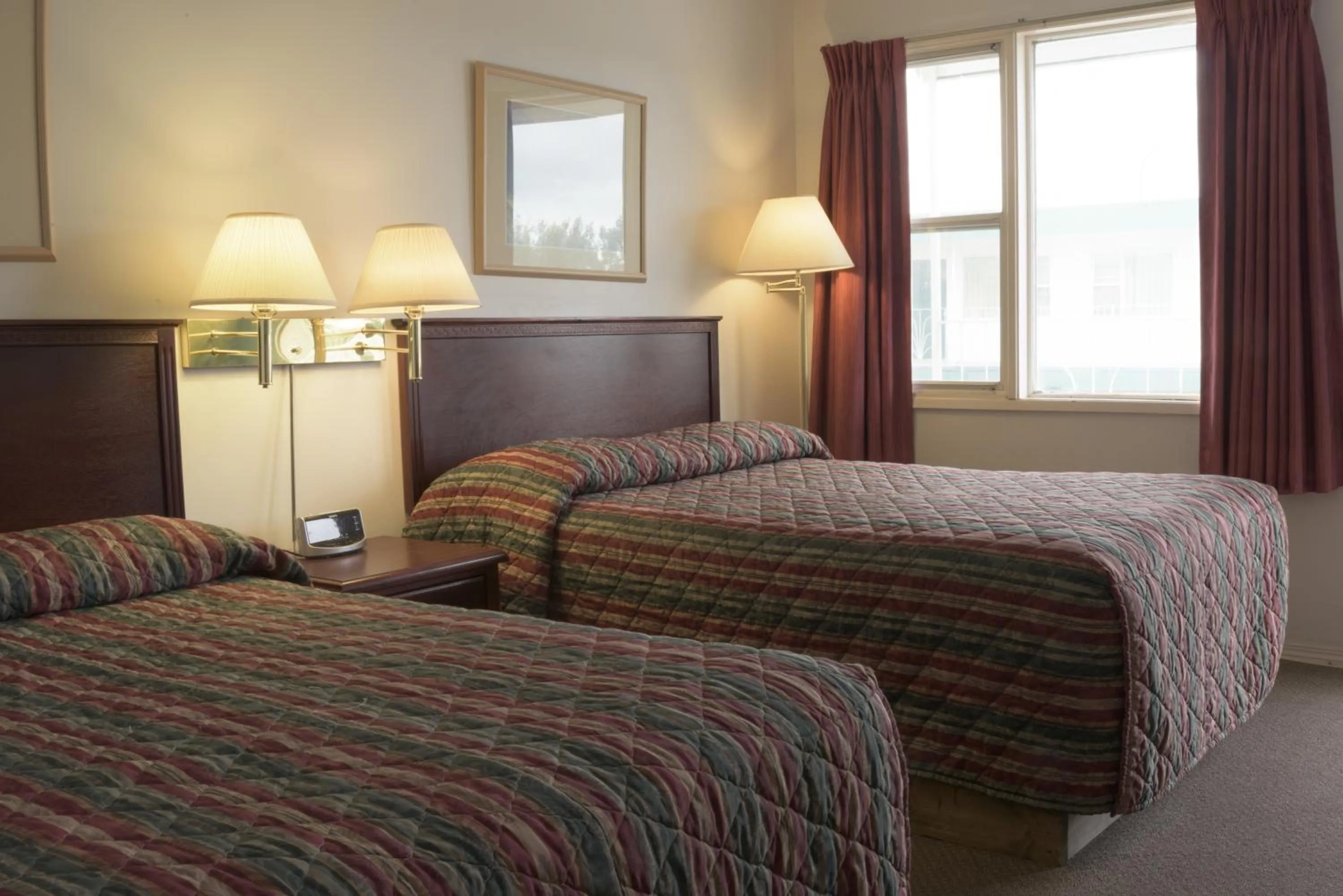 Bed in Sun-Dek Motel