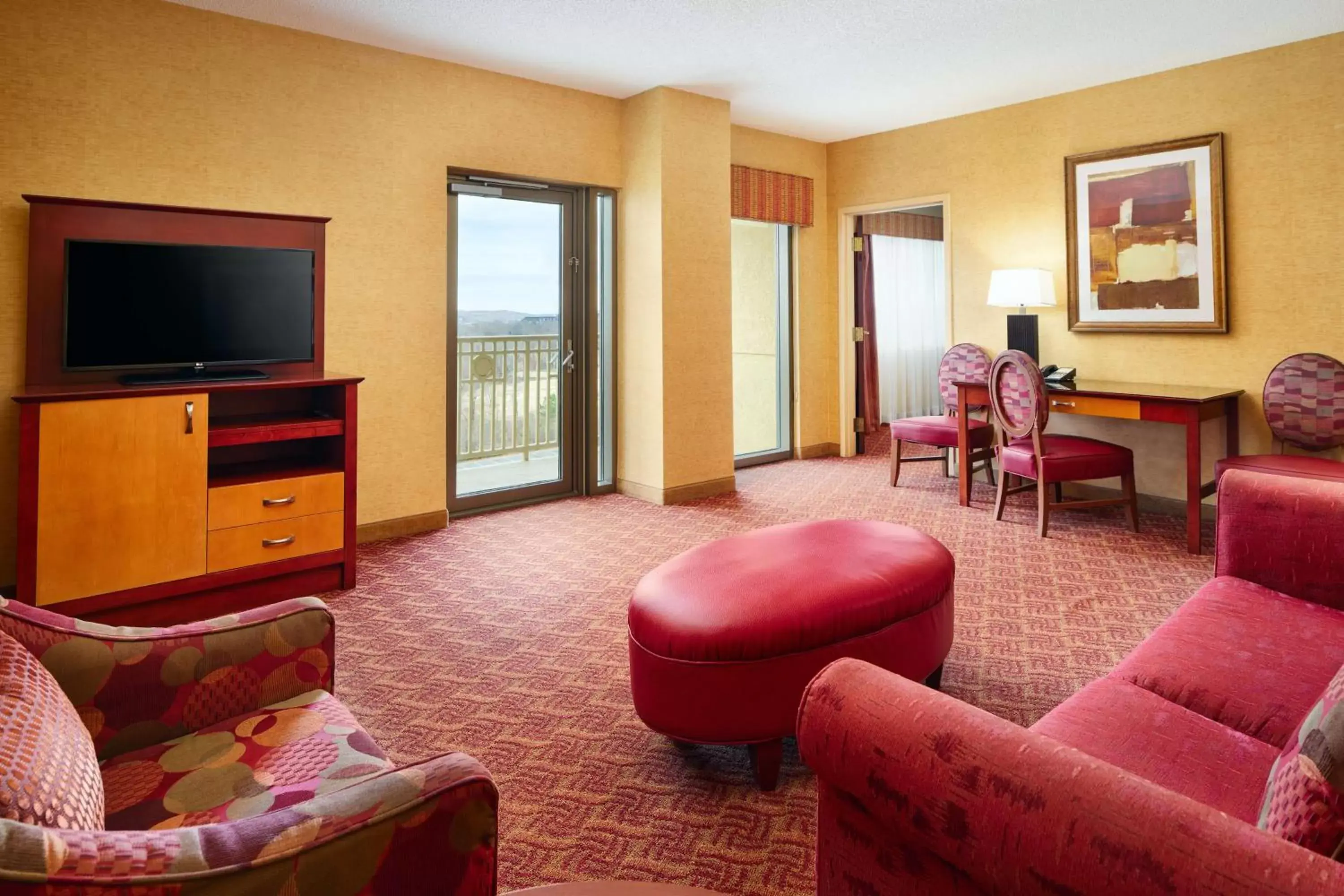 Living room, Seating Area in Embassy Suites by Hilton Charlotte Concord Golf Resort & Spa