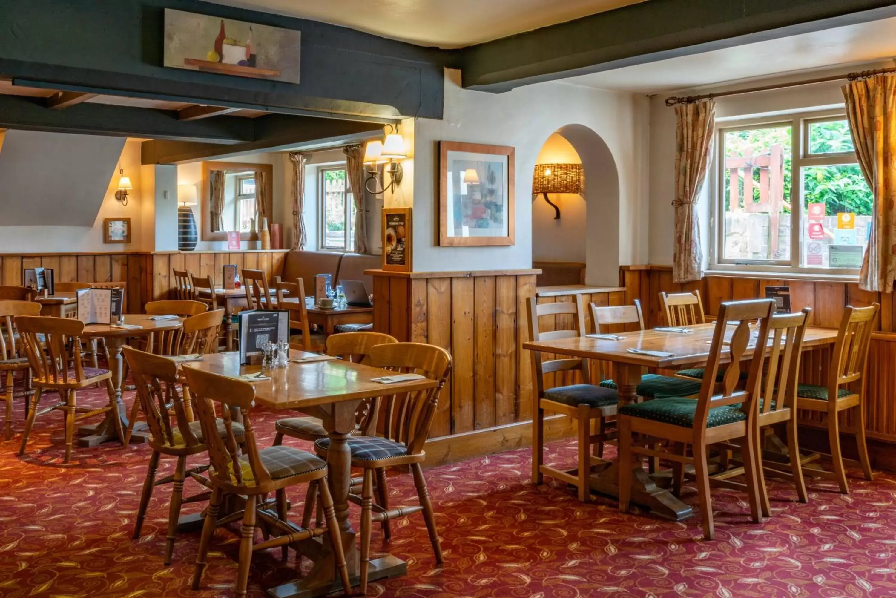 Restaurant/Places to Eat in The White Hart, Wroughton