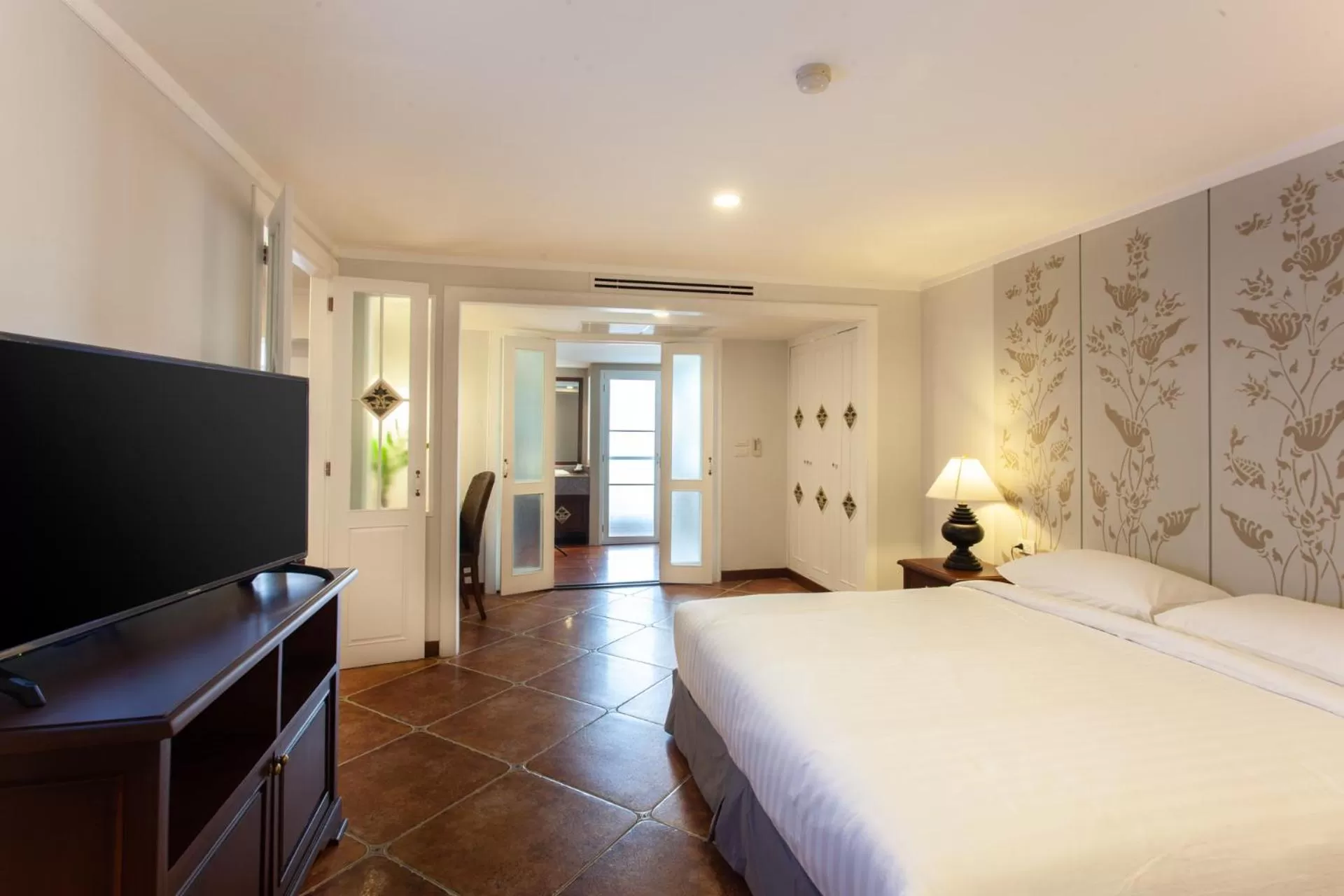 Bedroom, Bed in Viangbua Mansion