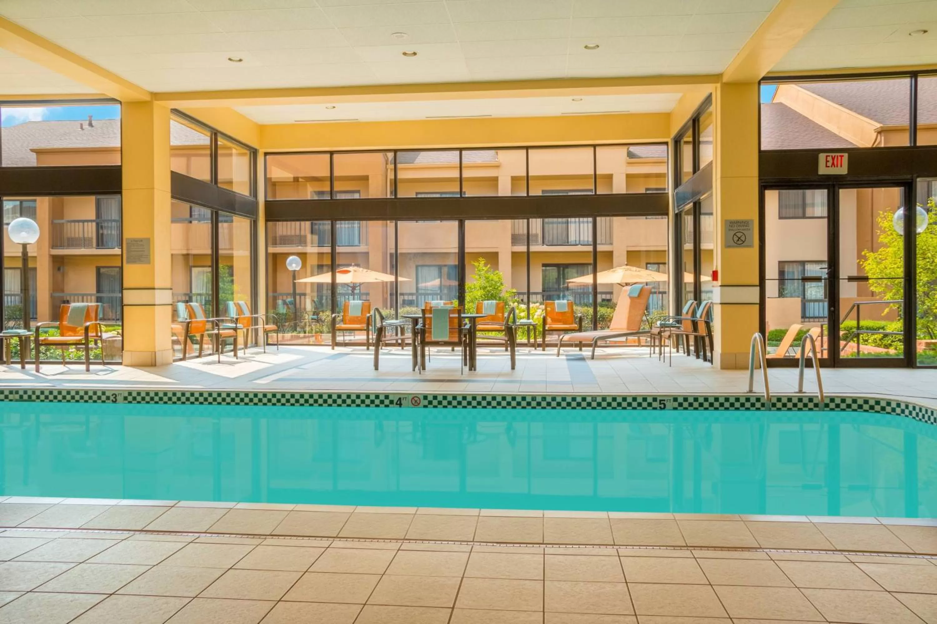 Swimming pool in Courtyard Chicago Deerfield