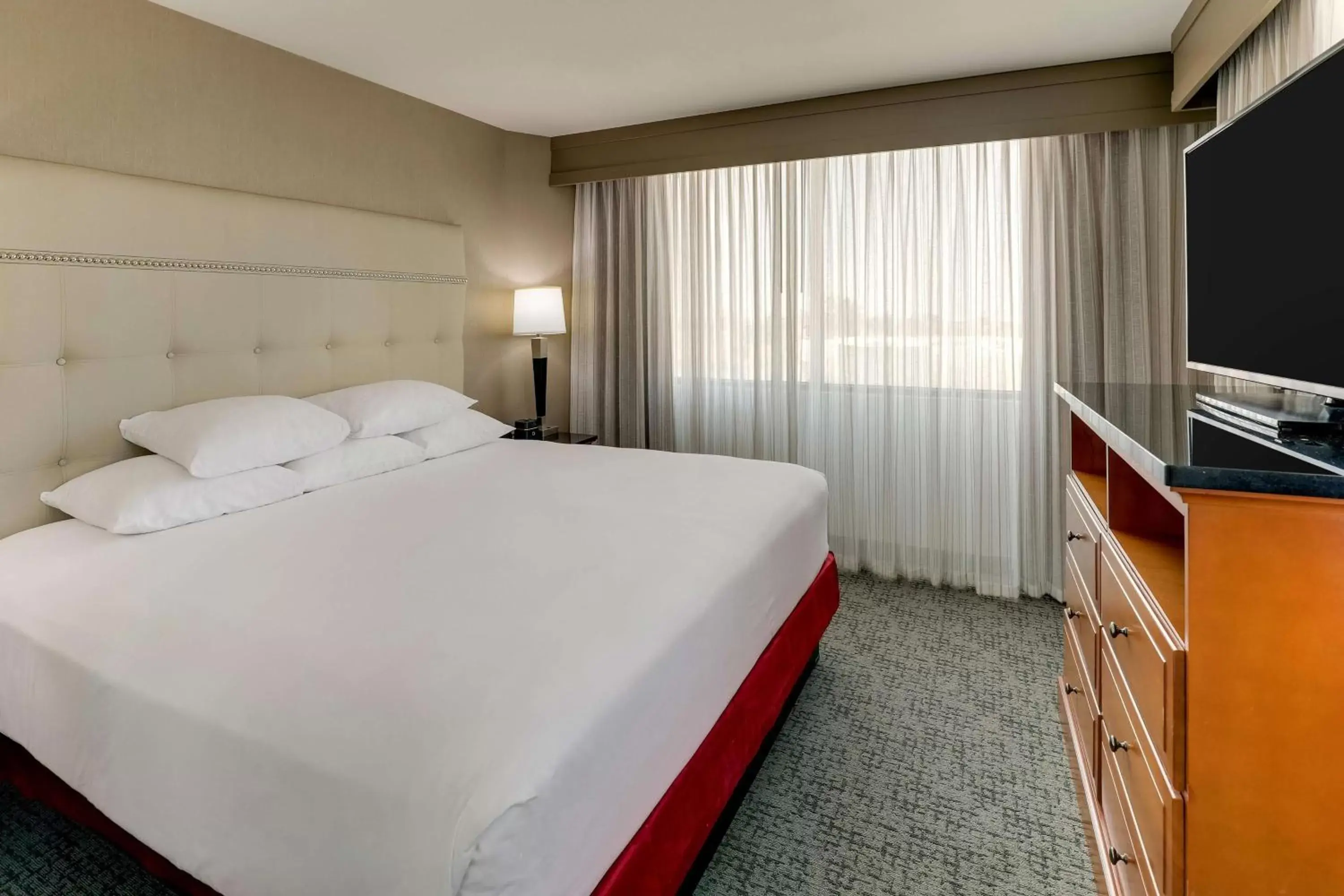 Bedroom, Bed in Drury Inn & Suites Phoenix Airport