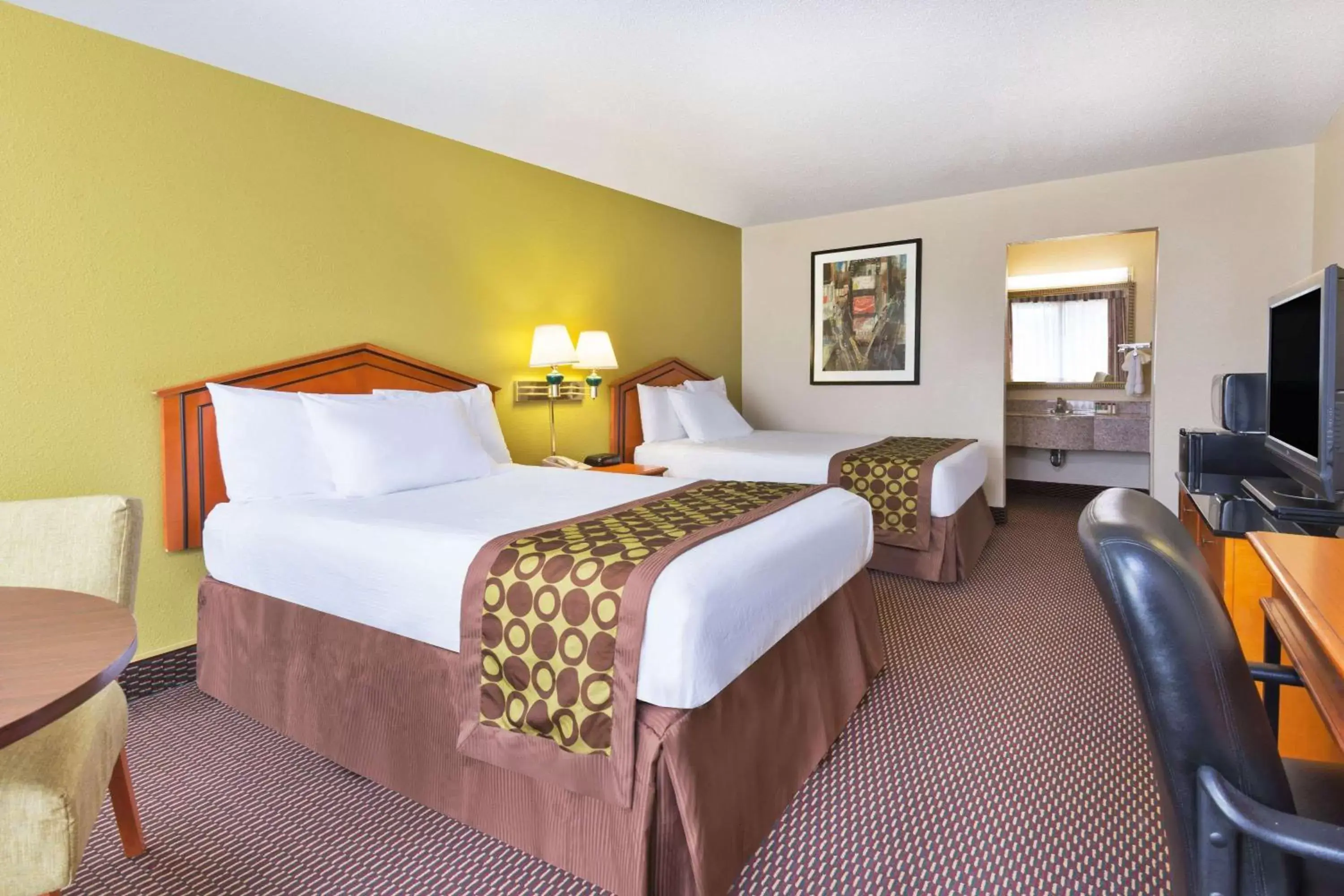 Photo of the whole room, Bed in Ramada by Wyndham Pikesville/Baltimore North