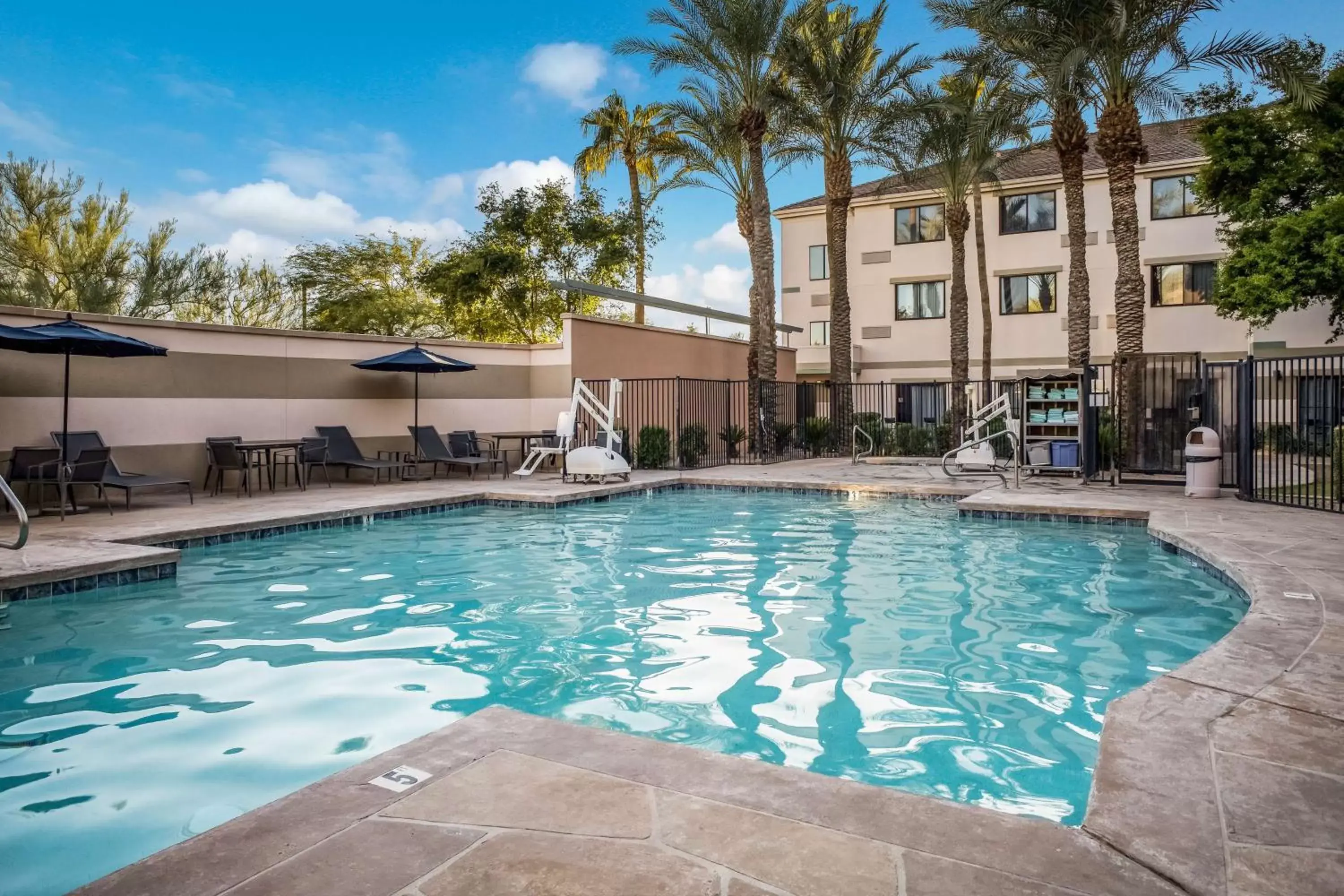 Pool view, Swimming Pool in Sonesta Select Phoenix Chandler