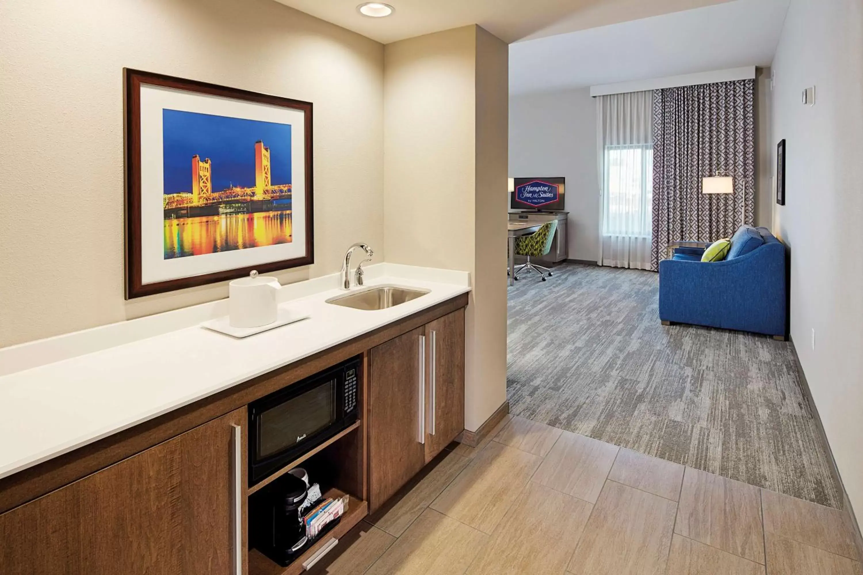 Kitchen or kitchenette, Bathroom in Hampton Inn & Suites Sacramento at CSUS