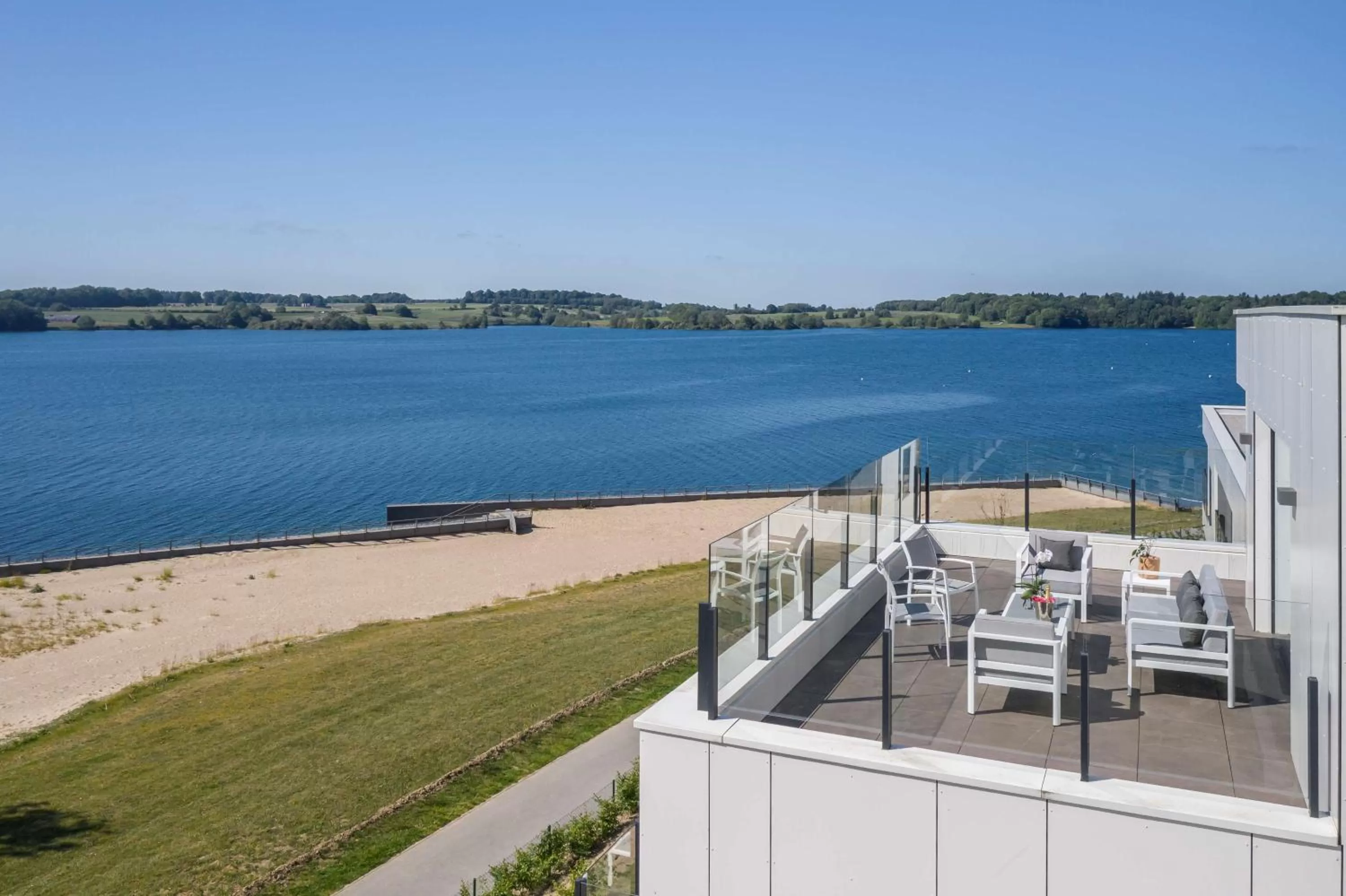 Photo of the whole room in Golden Lakes Hotel