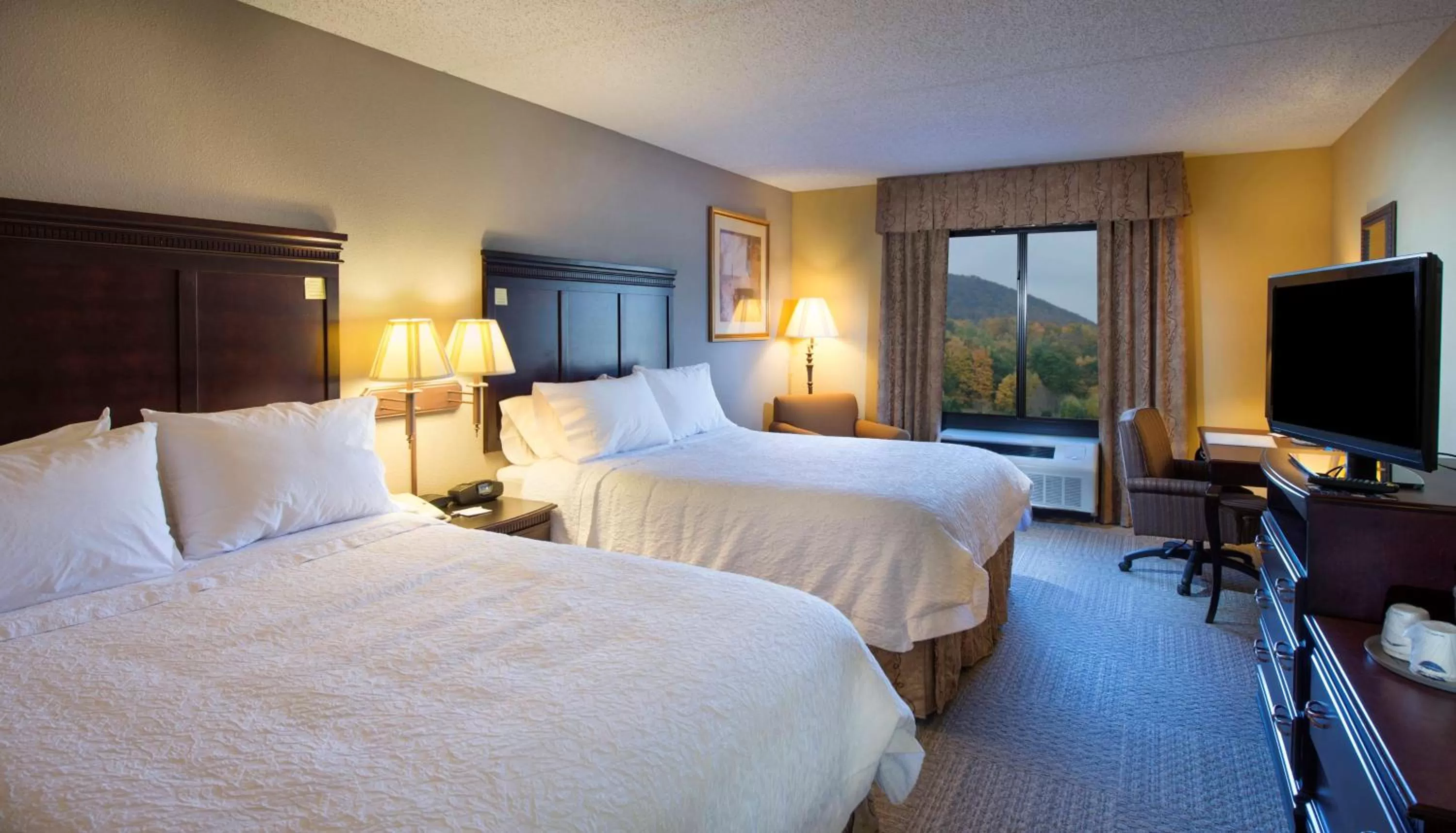 Bed in Hampton Inn Bennington