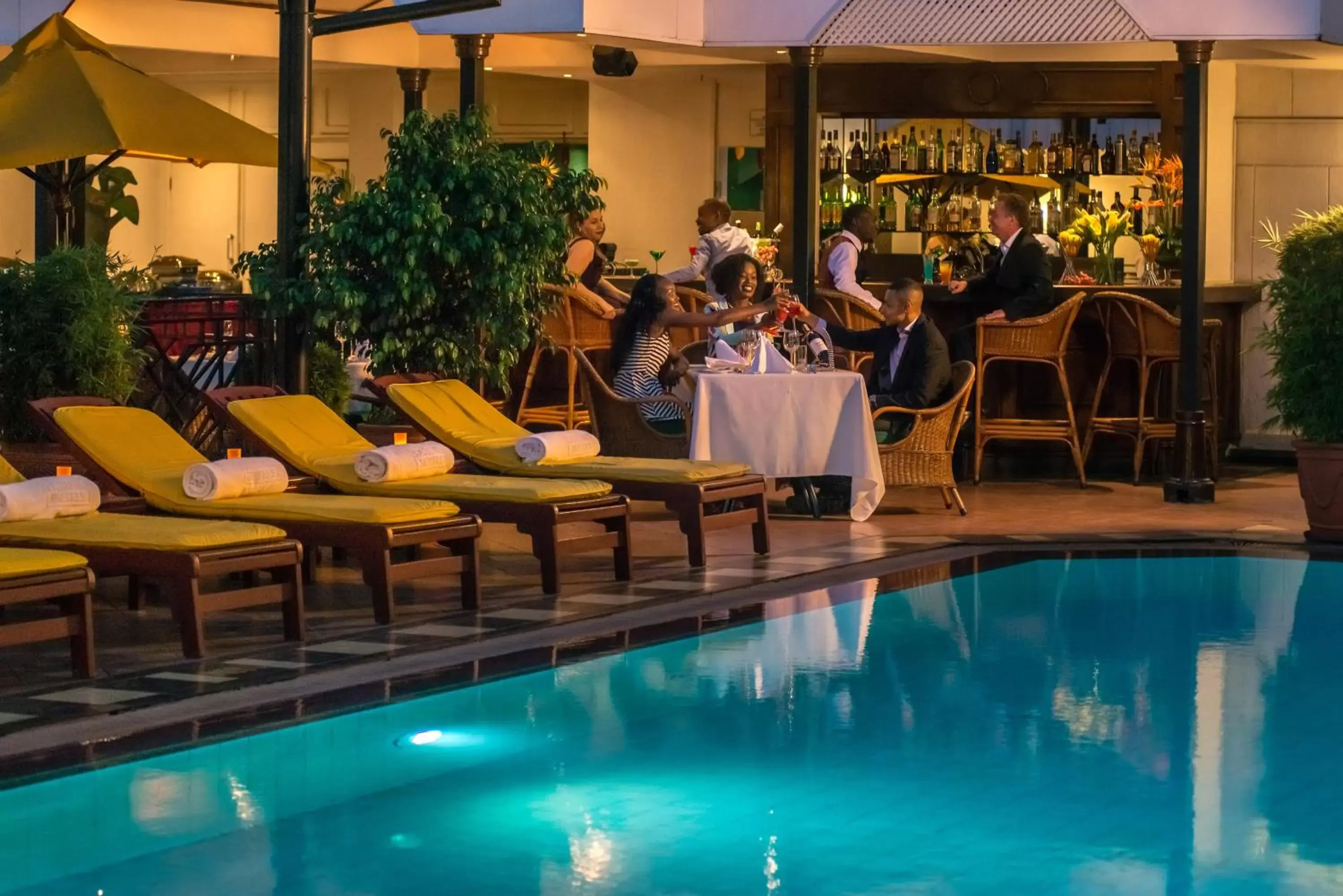 Restaurant/places to eat, Swimming Pool in Sarova Stanley