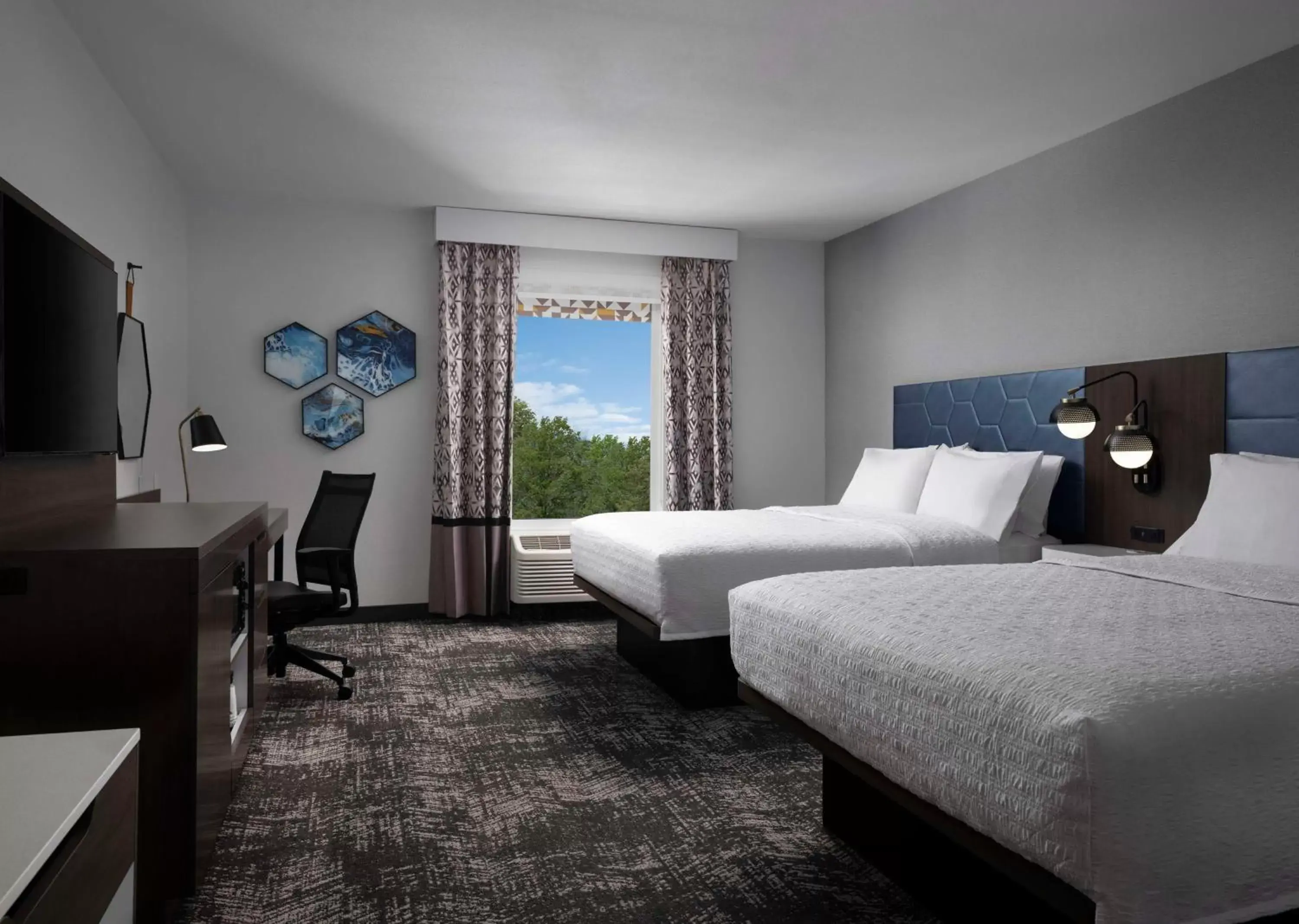 Bed in Hampton Inn & Suites Dallas-DFW Airport Hurst