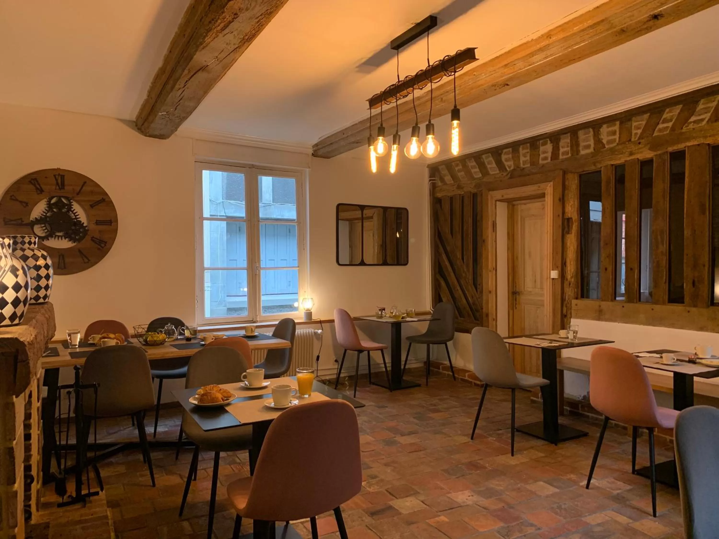 Breakfast in L'Ecole des Demoiselles