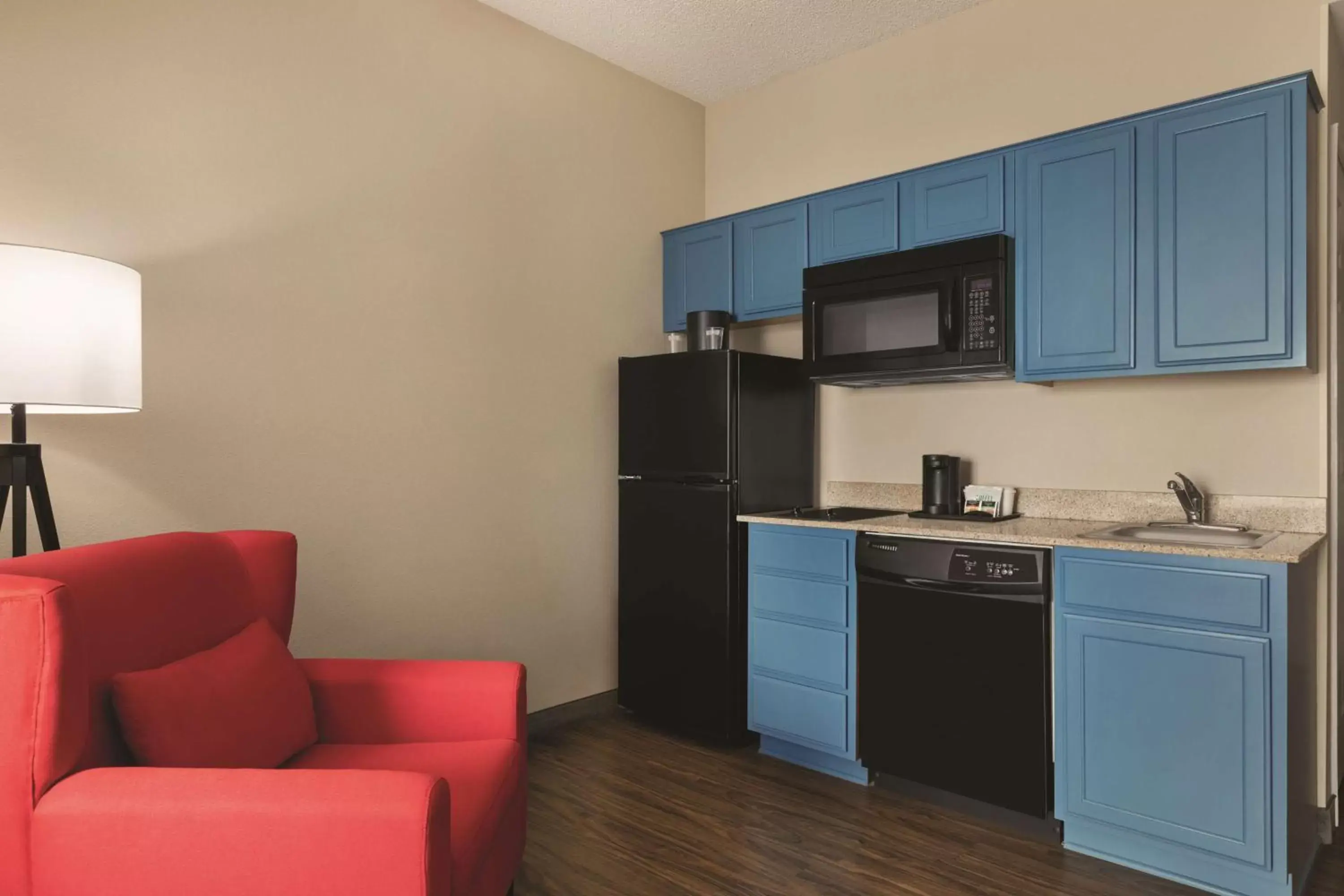 Kitchen or kitchenette, Kitchen/Kitchenette in Country Inn & Suites by Radisson, Hagerstown, MD