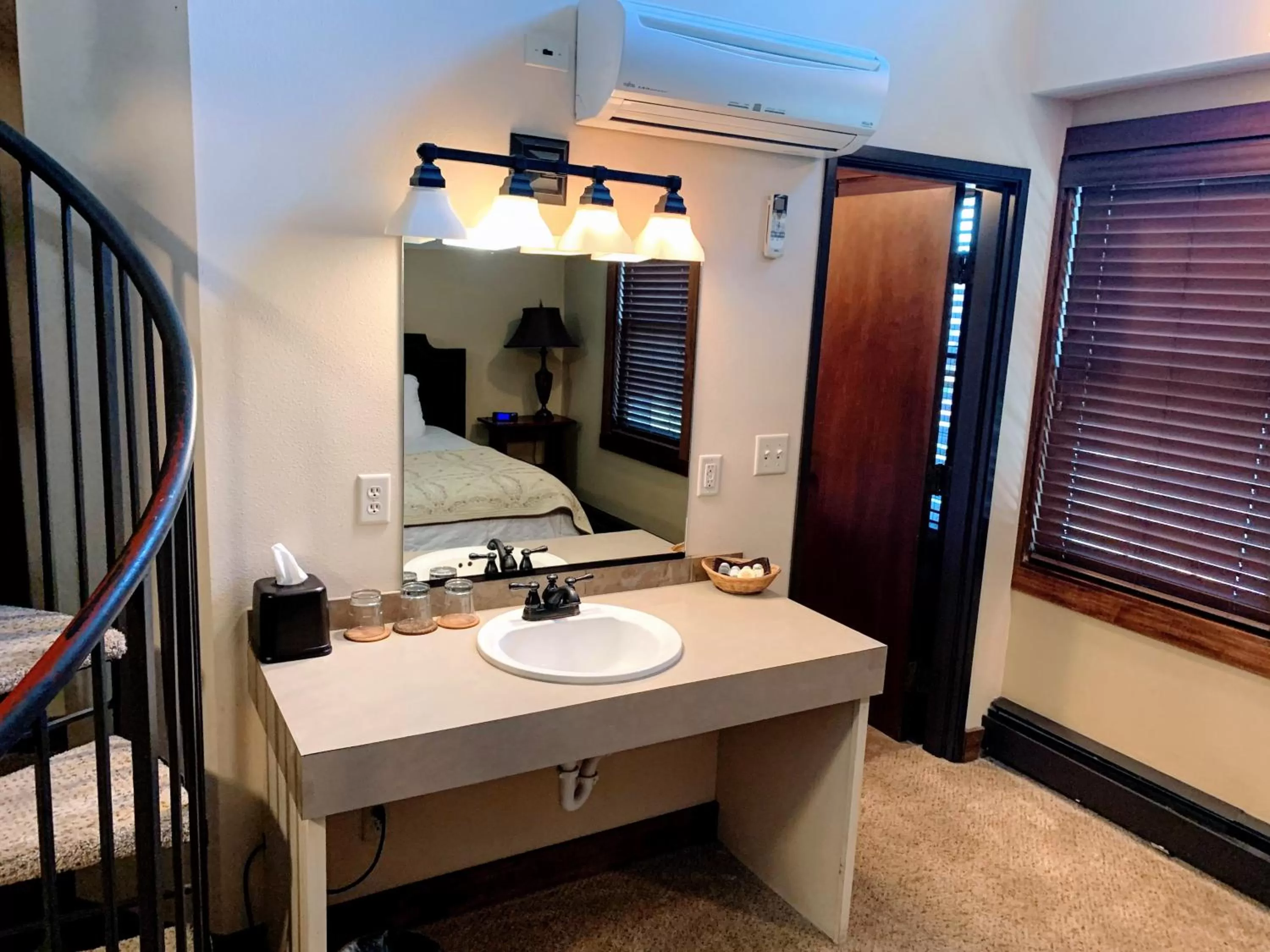 Bed in Iowa House Historic Inn